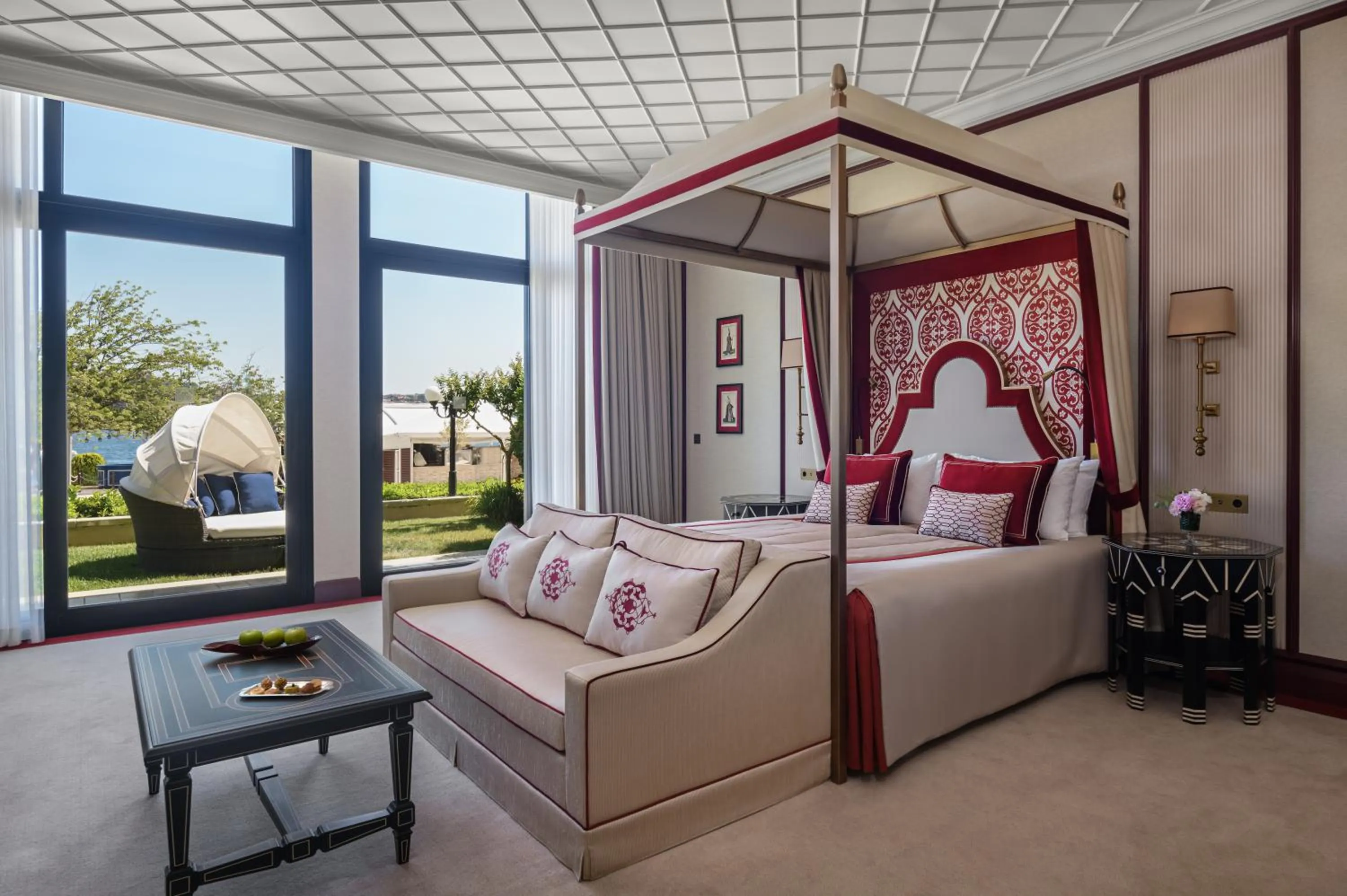 Bed in Çırağan Palace Kempinski Istanbul