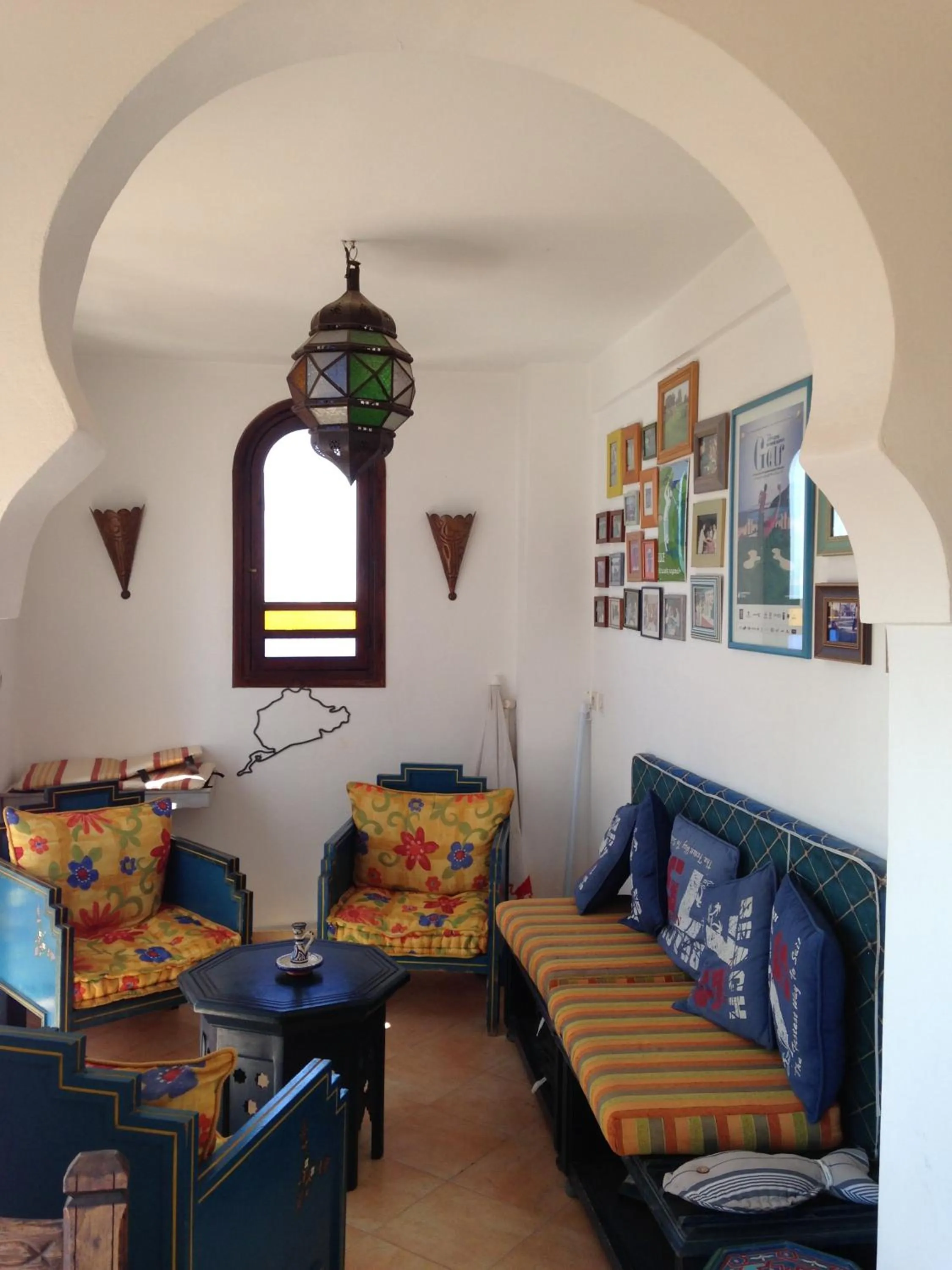 Communal lounge/ TV room in Villa Sunset B&B