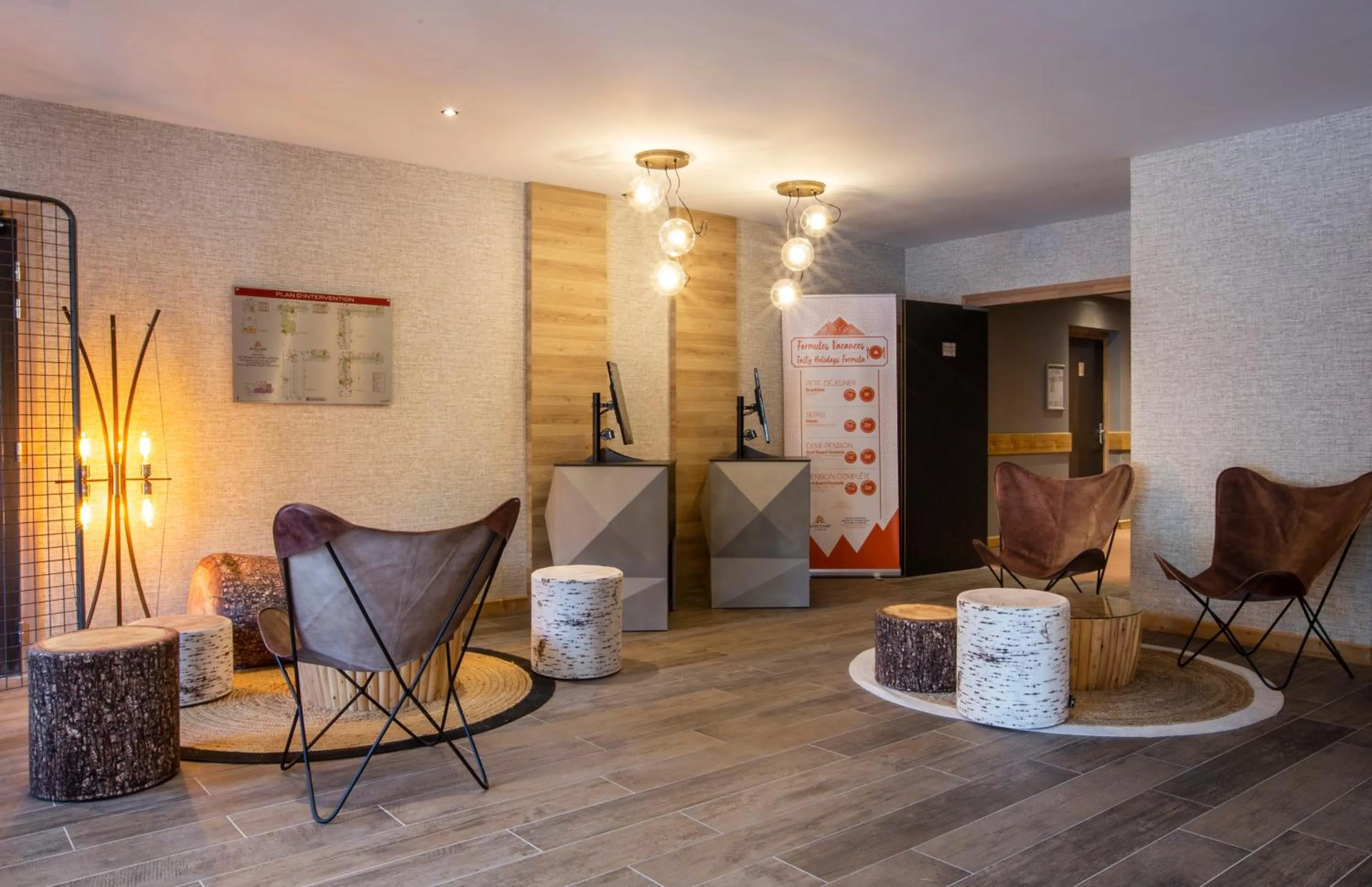 Lobby or reception in Hotel Base Camp Lodge - Bourg Saint Maurice