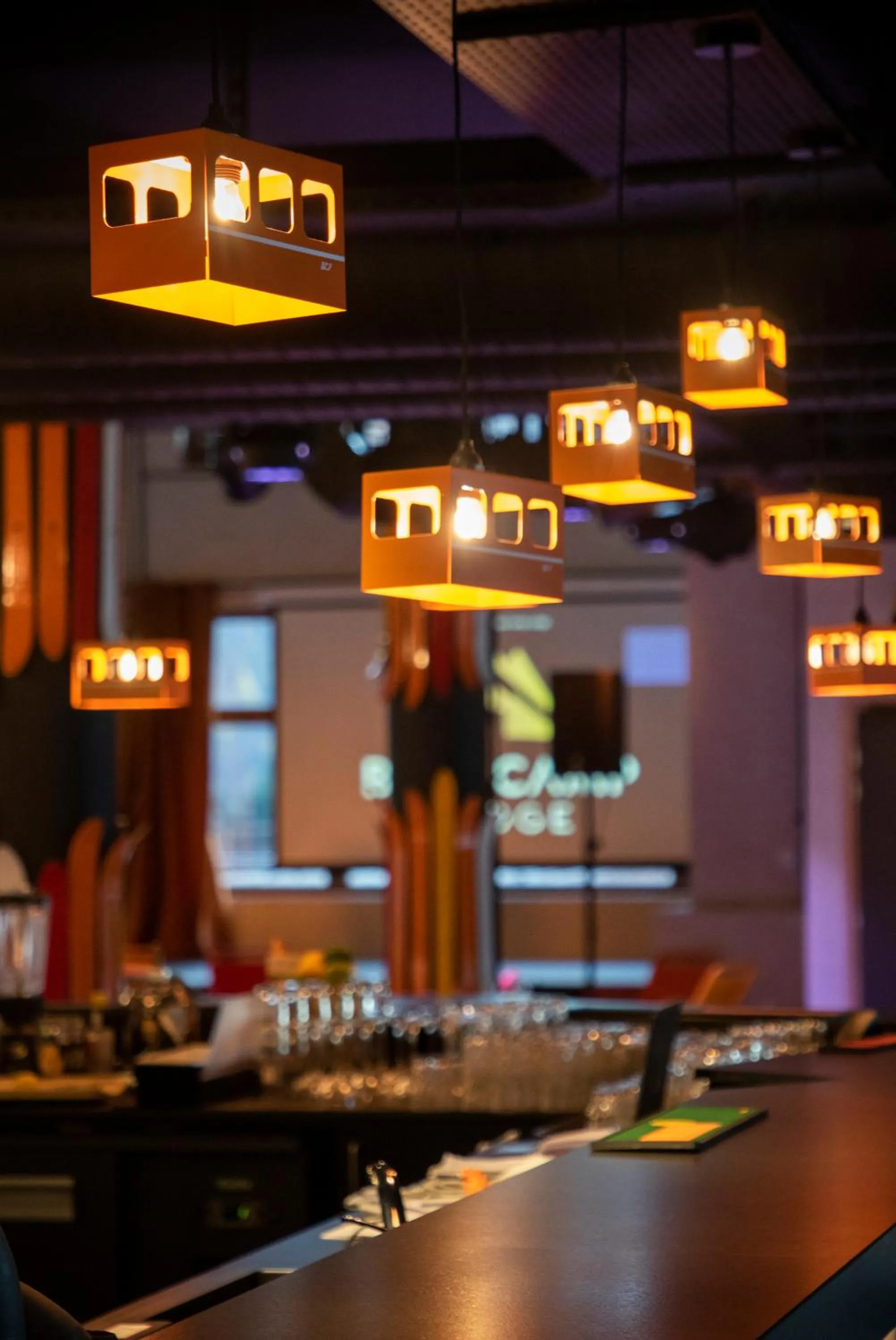 Lounge or bar in Hotel Base Camp Lodge - Bourg Saint Maurice