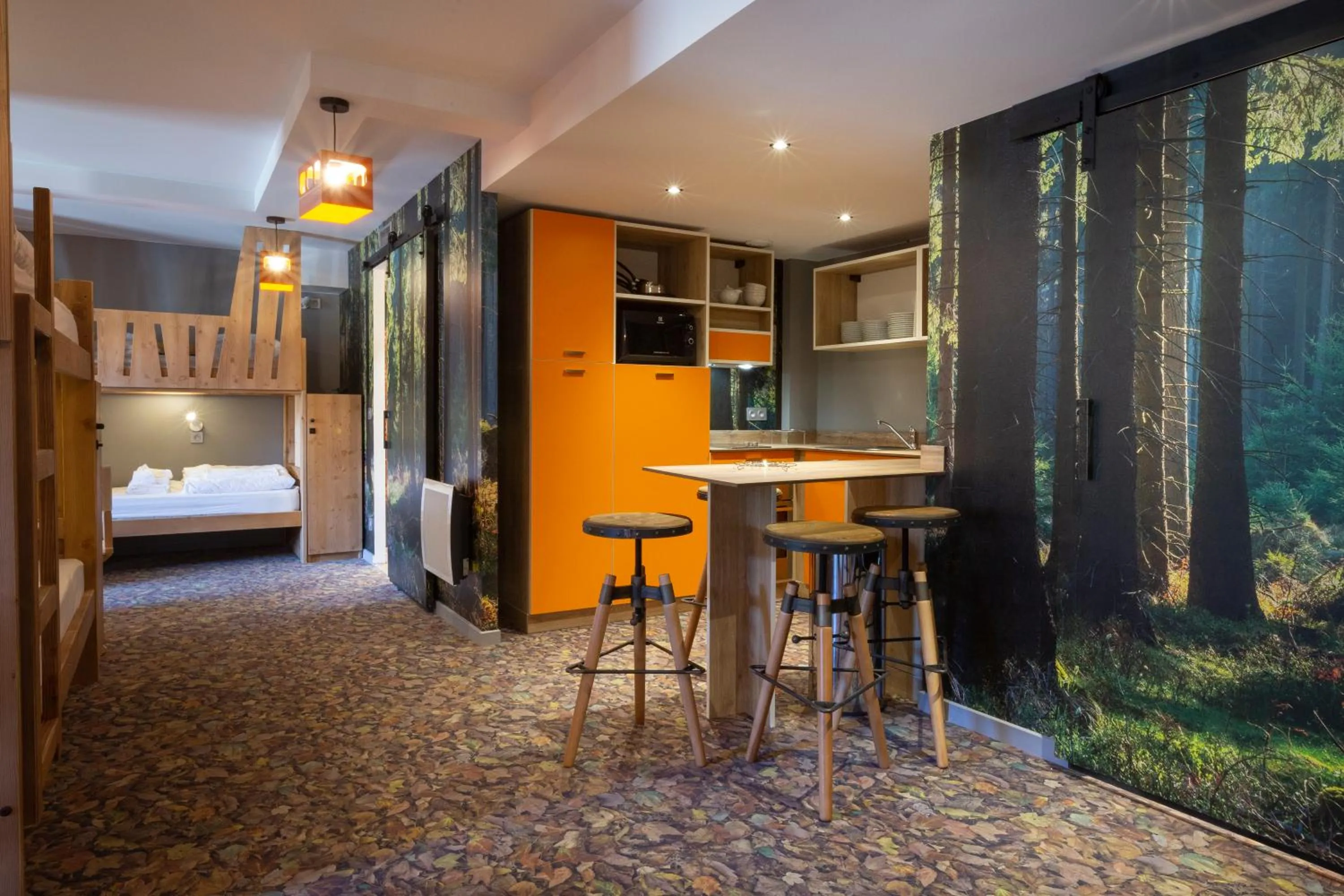 Dining area, Bed in Hotel Base Camp Lodge - Bourg Saint Maurice