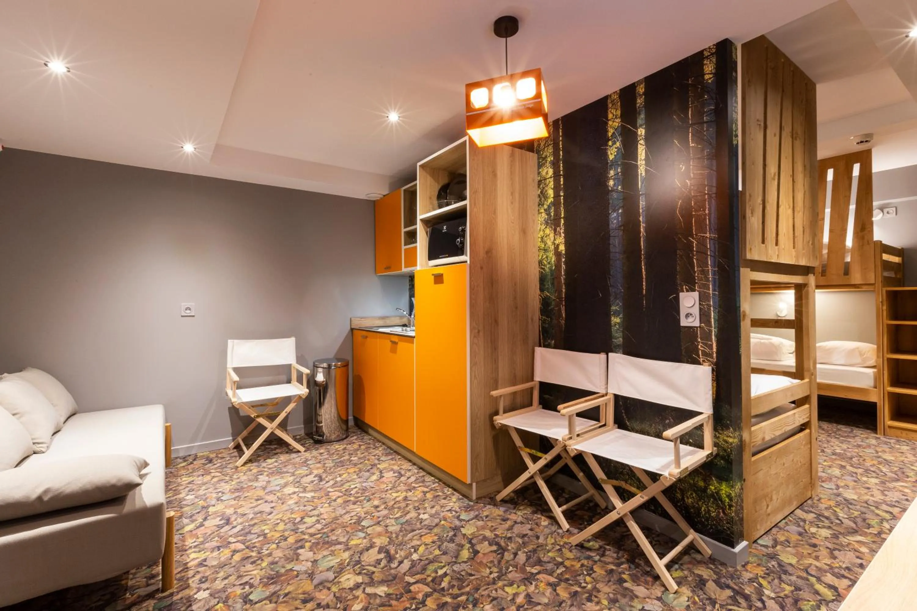 Dining area, Bed in Hotel Base Camp Lodge - Bourg Saint Maurice