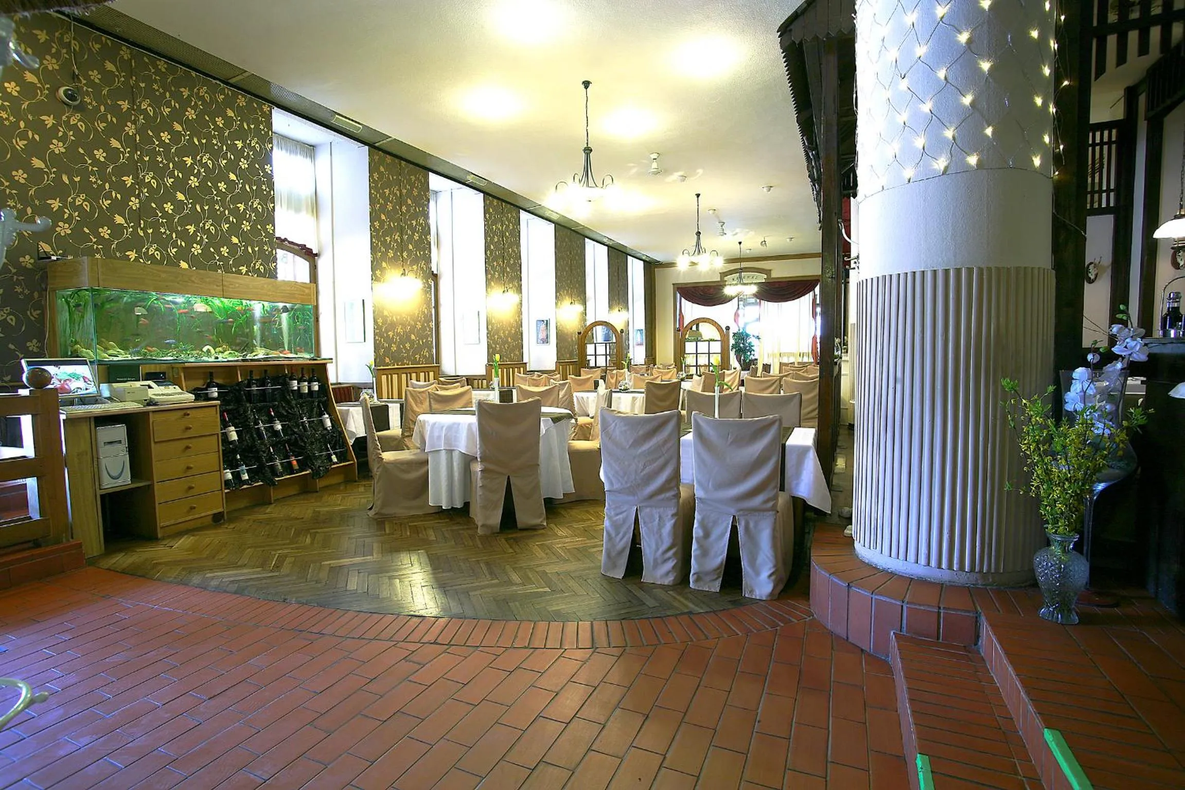 Restaurant/places to eat in Hotel Kapos