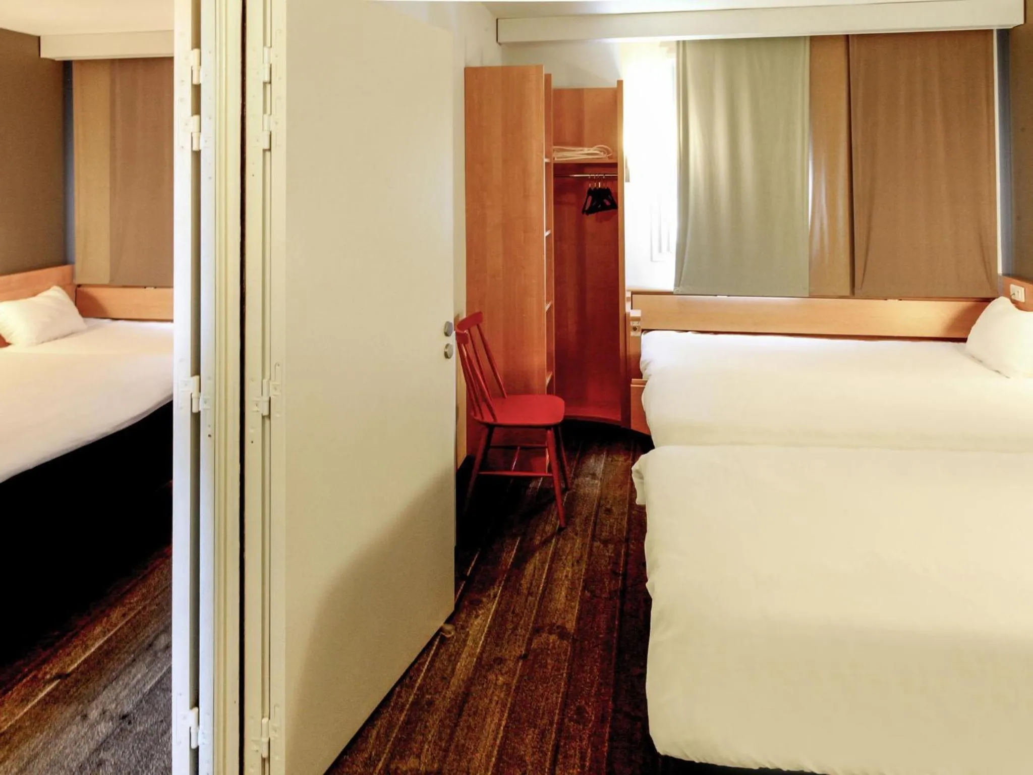 Bedroom, Bed in ibis Les Herbiers