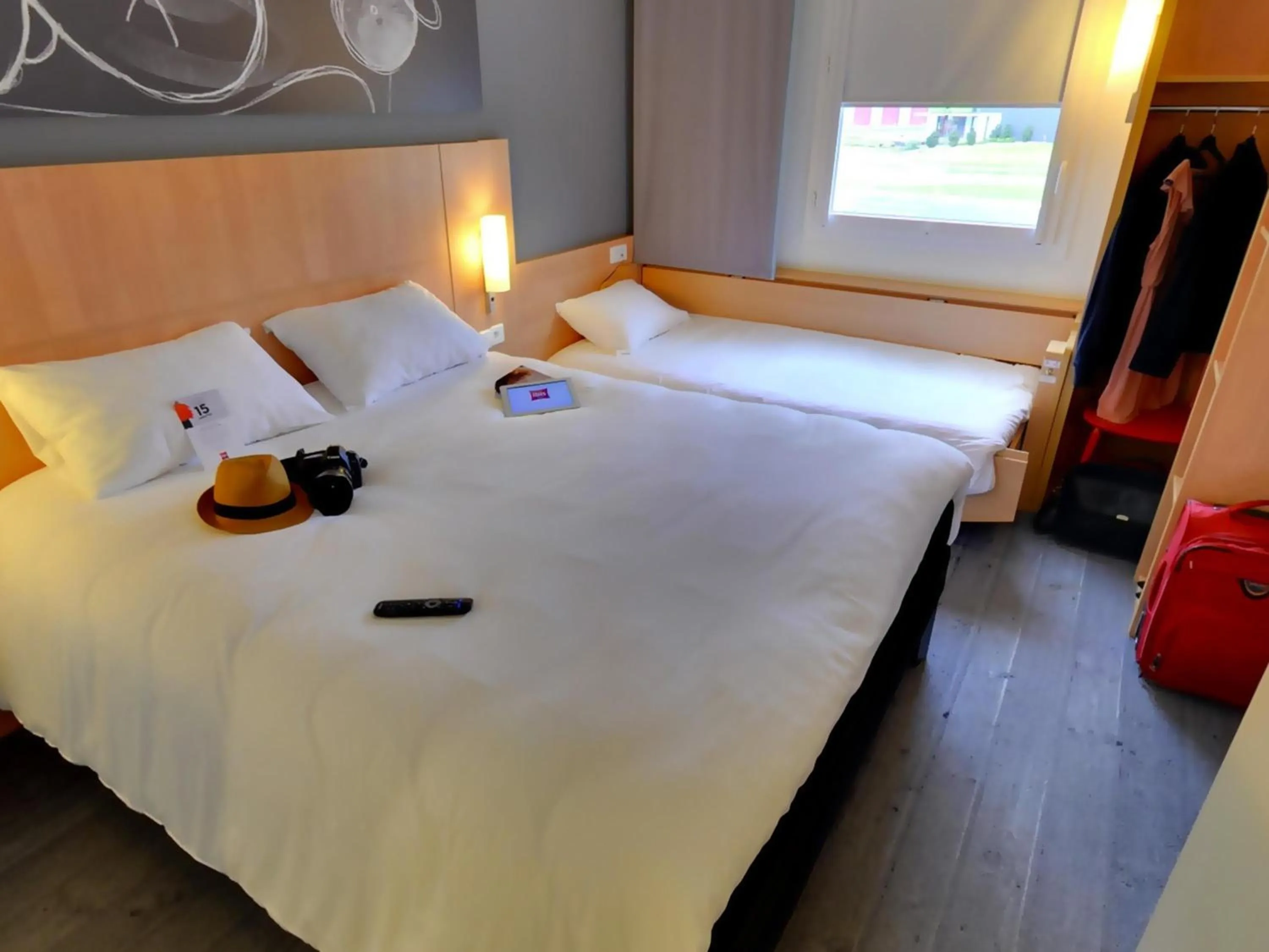 Bedroom, Bed in ibis Les Herbiers
