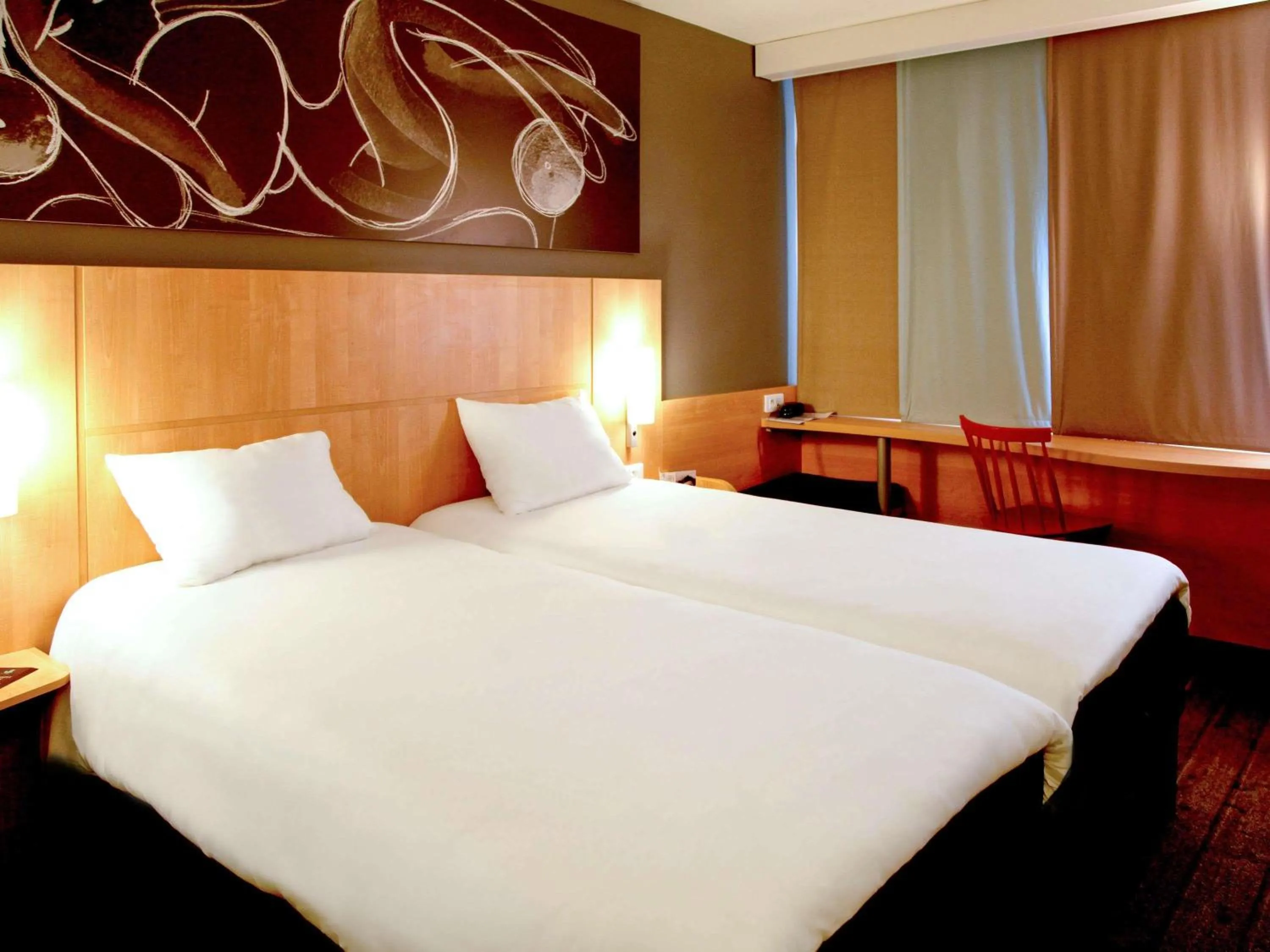 Bedroom, Bed in ibis Les Herbiers