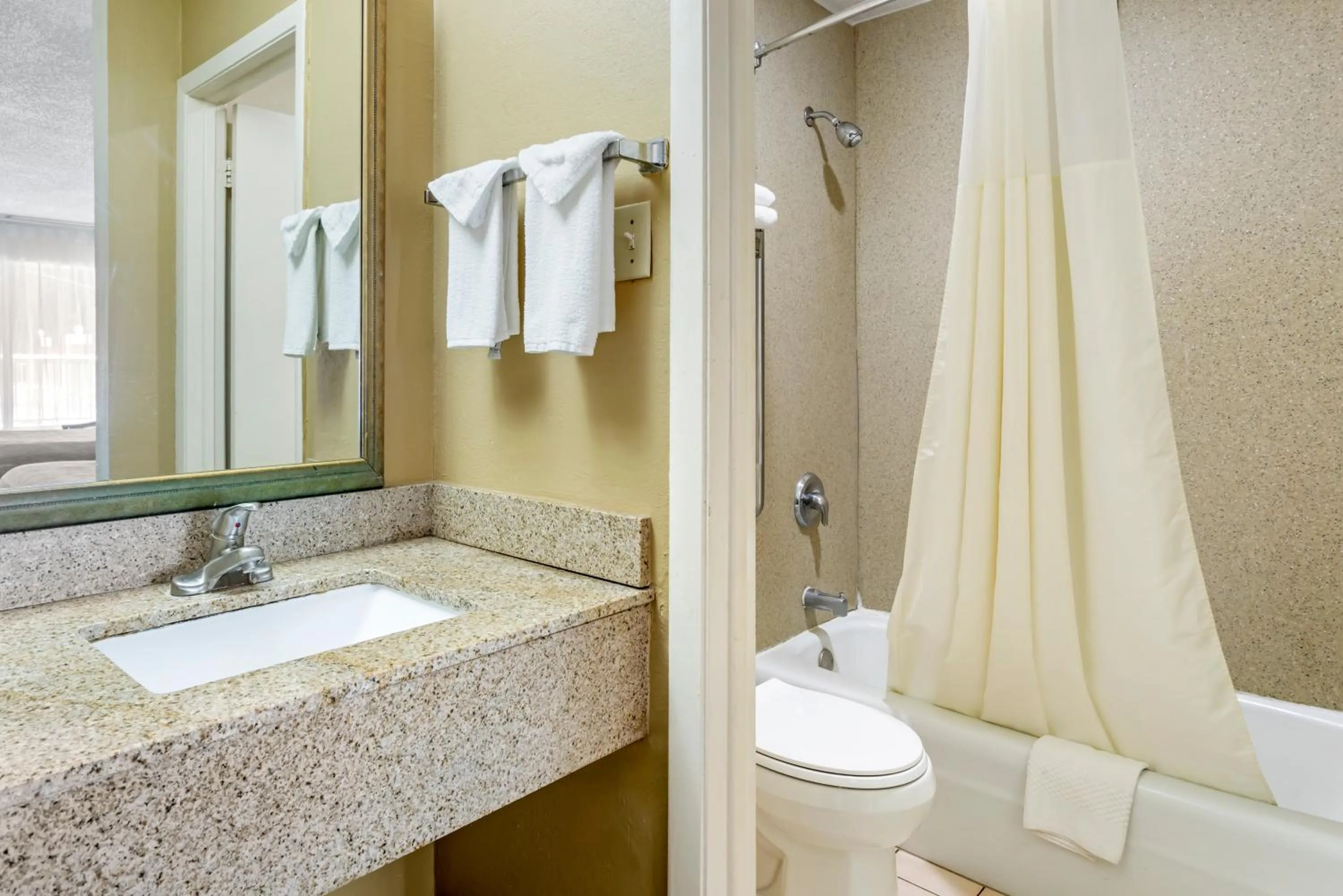 Bathroom in Quality Inn Alachua - Gainesville Area