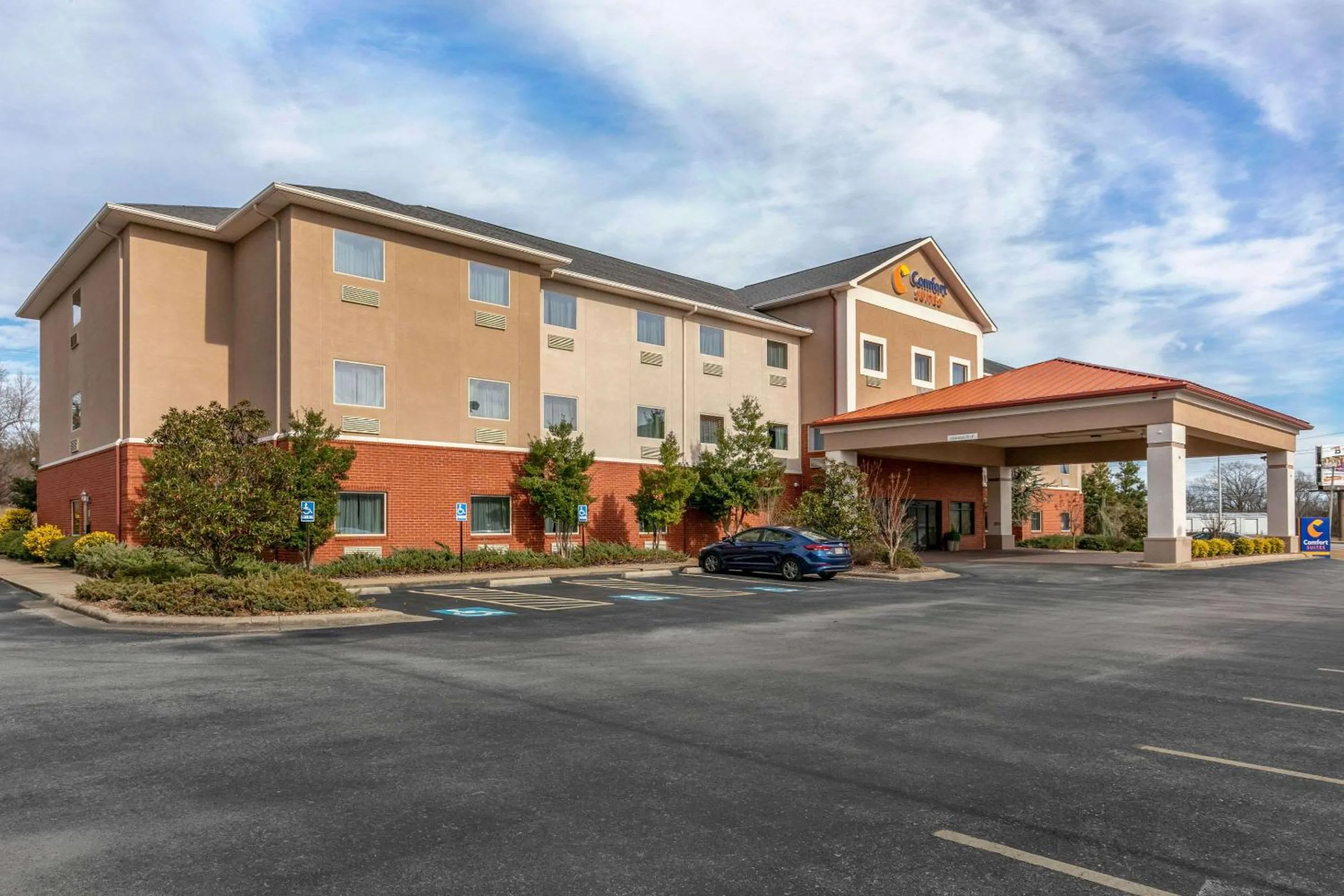 Property building in Comfort Suites Batesville