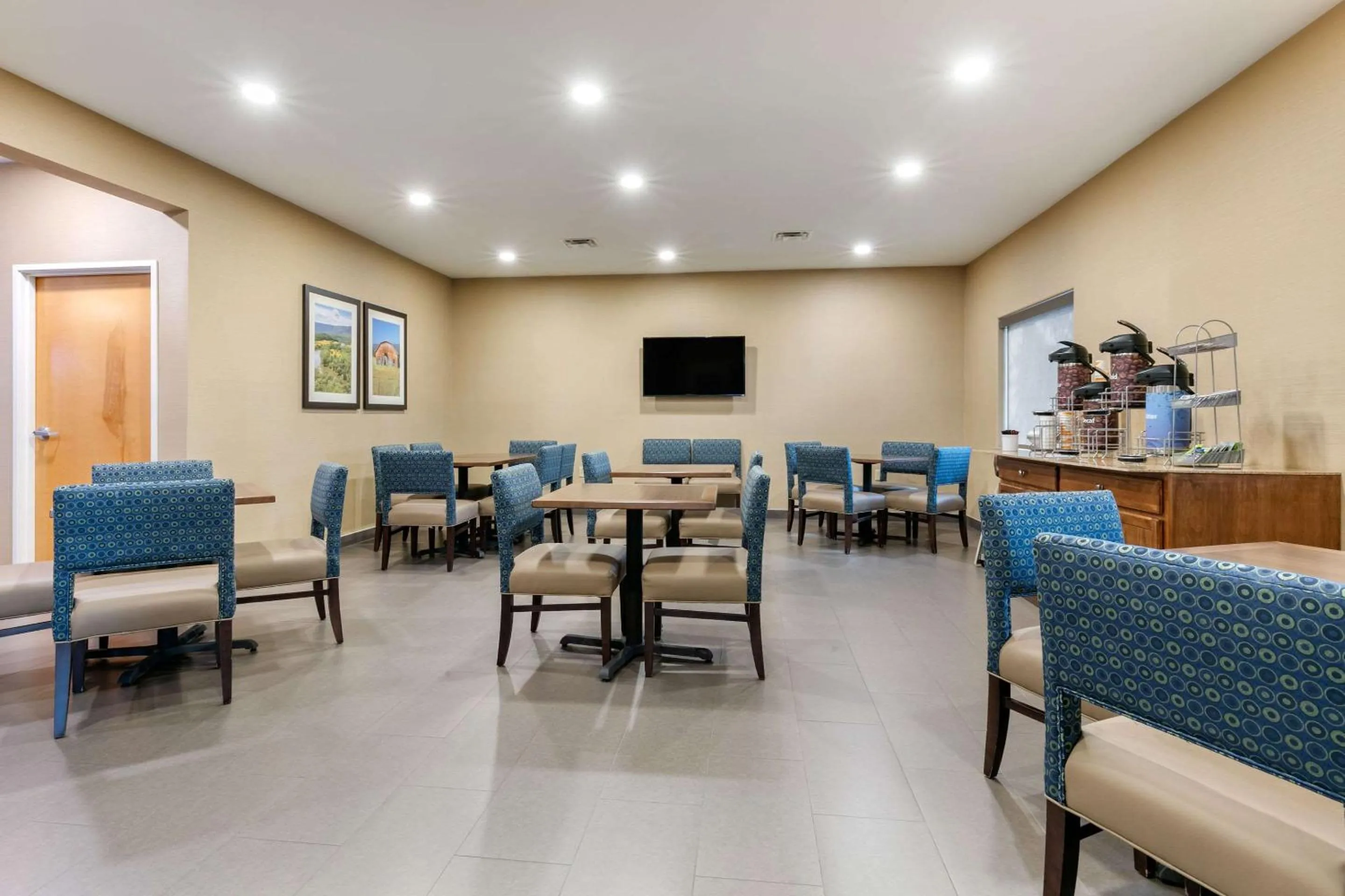 Restaurant/places to eat in Comfort Suites Batesville