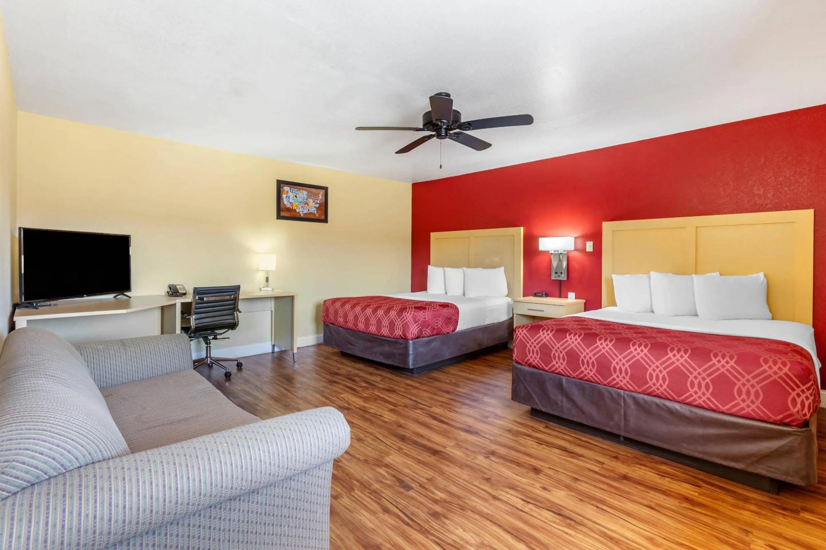 Bedroom, Bed in Econo Lodge Clovis