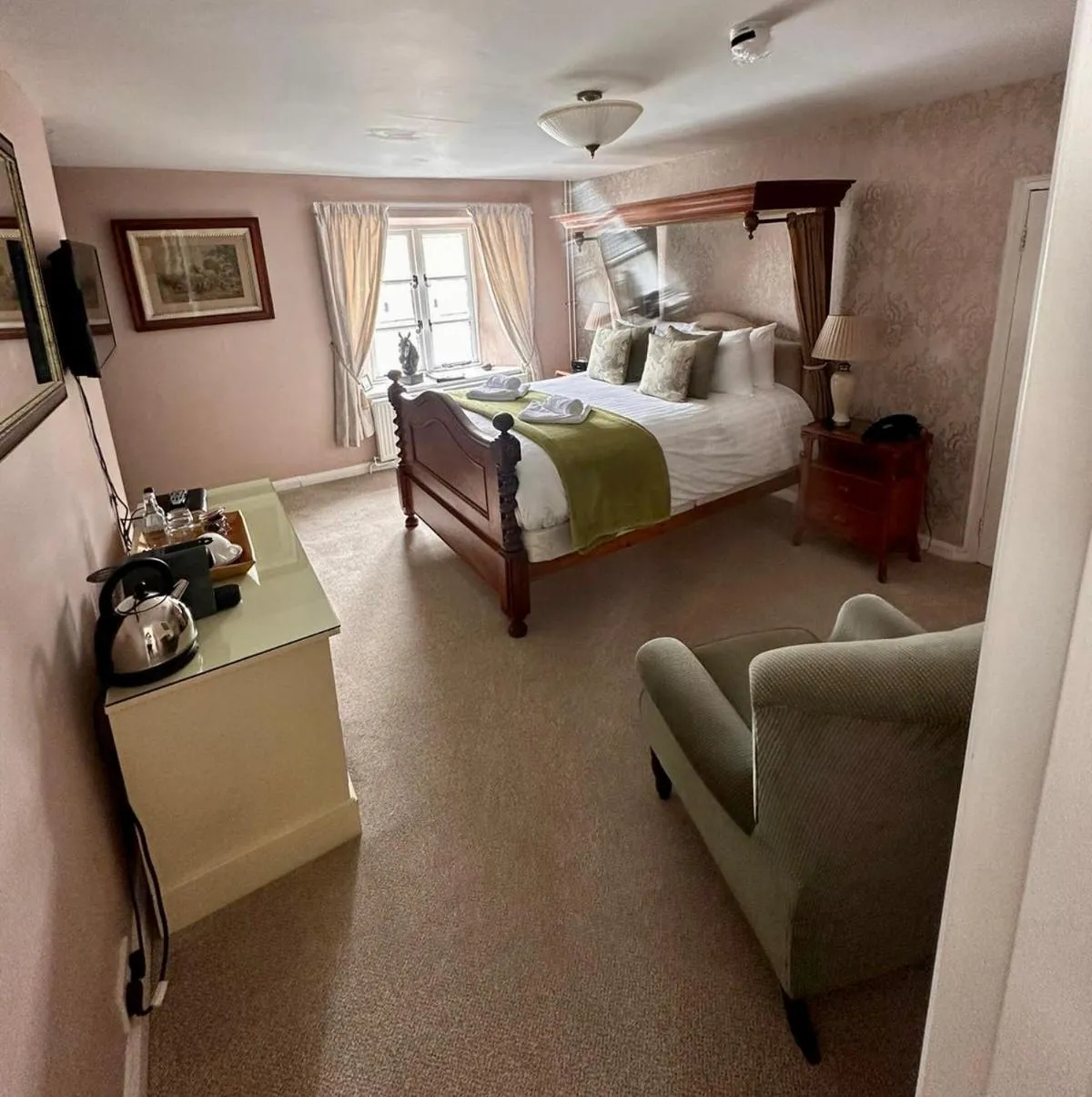 Bedroom, Bed in The Royal Oak Inn