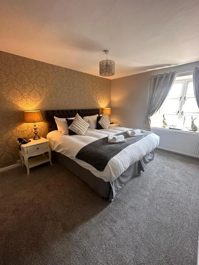 Bedroom, Bed in The Royal Oak Inn