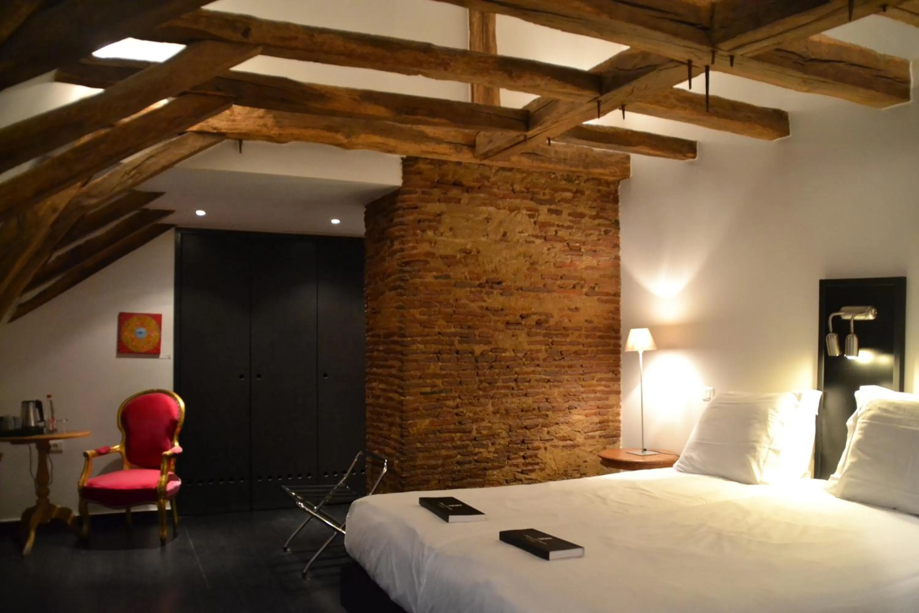 Seating area, Bed in Château Les Merles et ses Villas