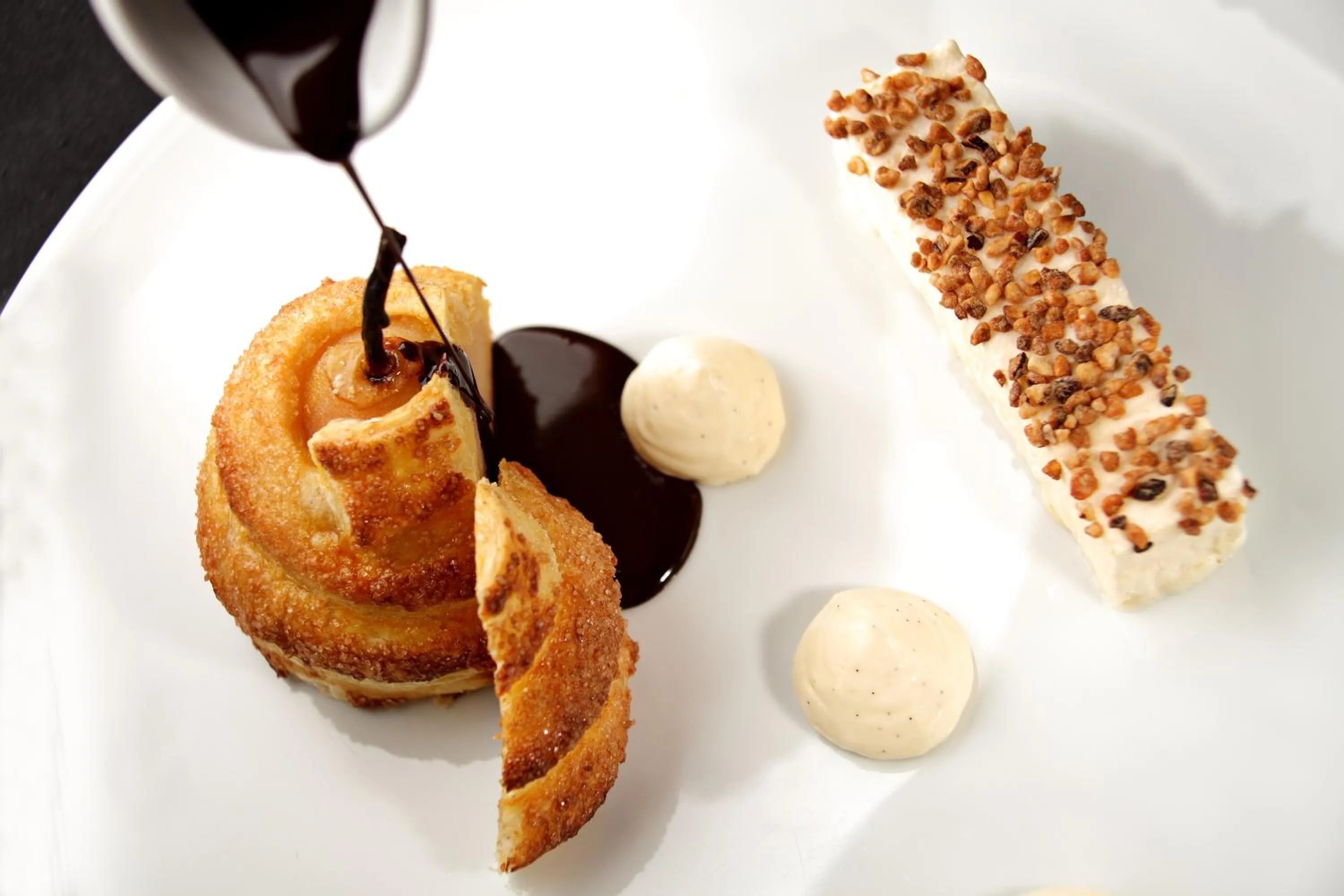 Food and drinks in Château Les Merles et ses Villas