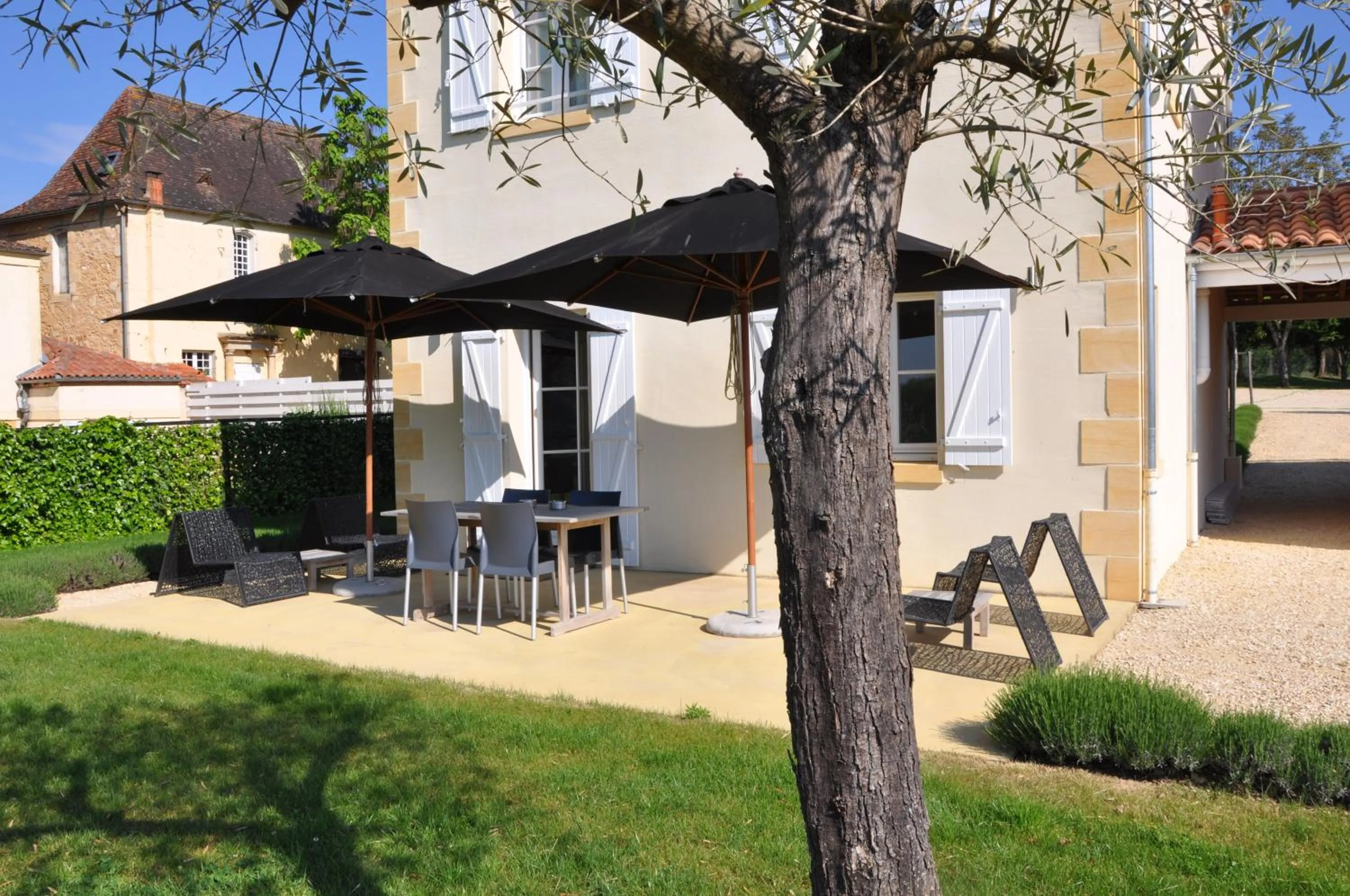 Patio in Château Les Merles et ses Villas