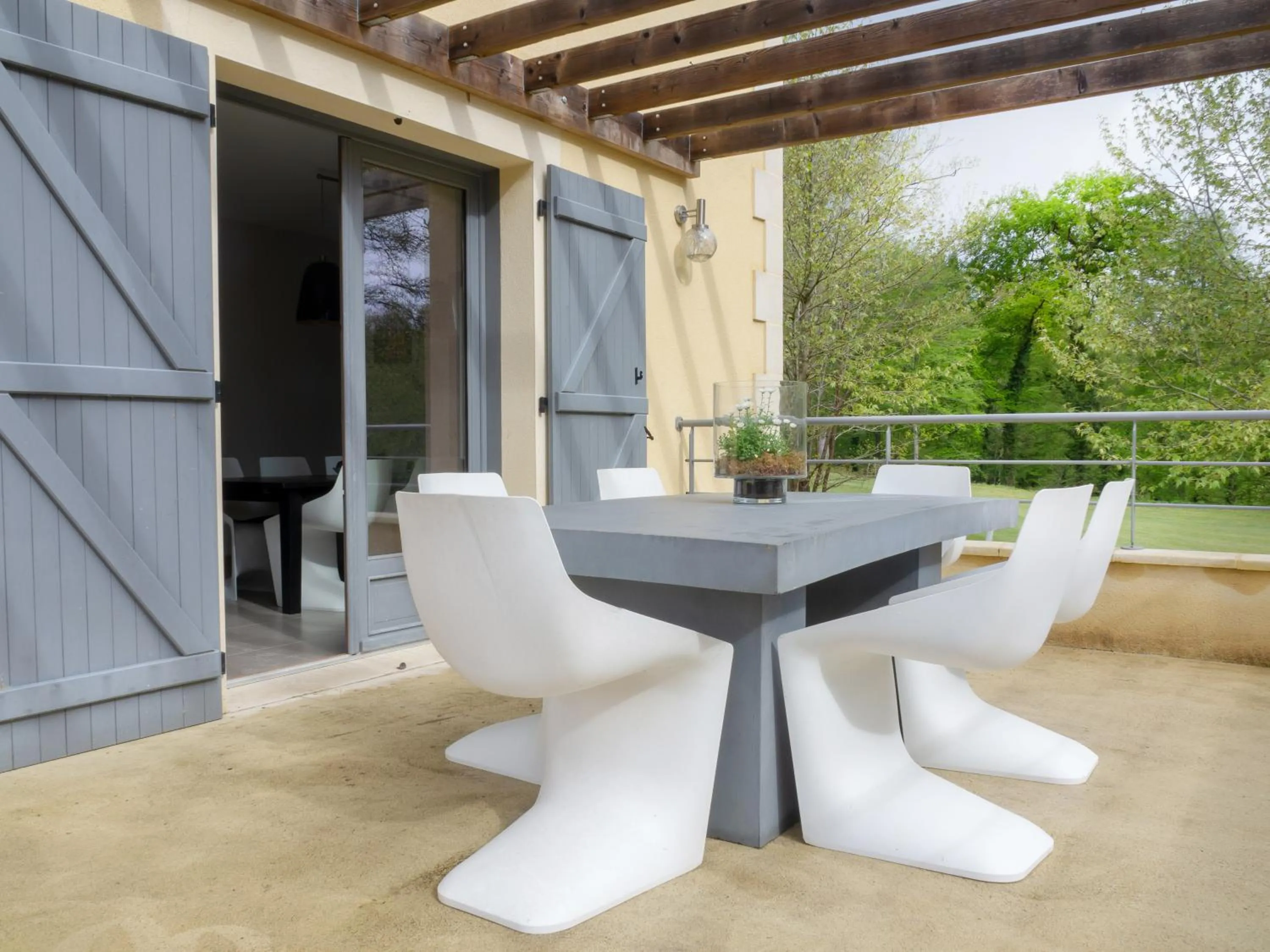 Patio in Château Les Merles et ses Villas