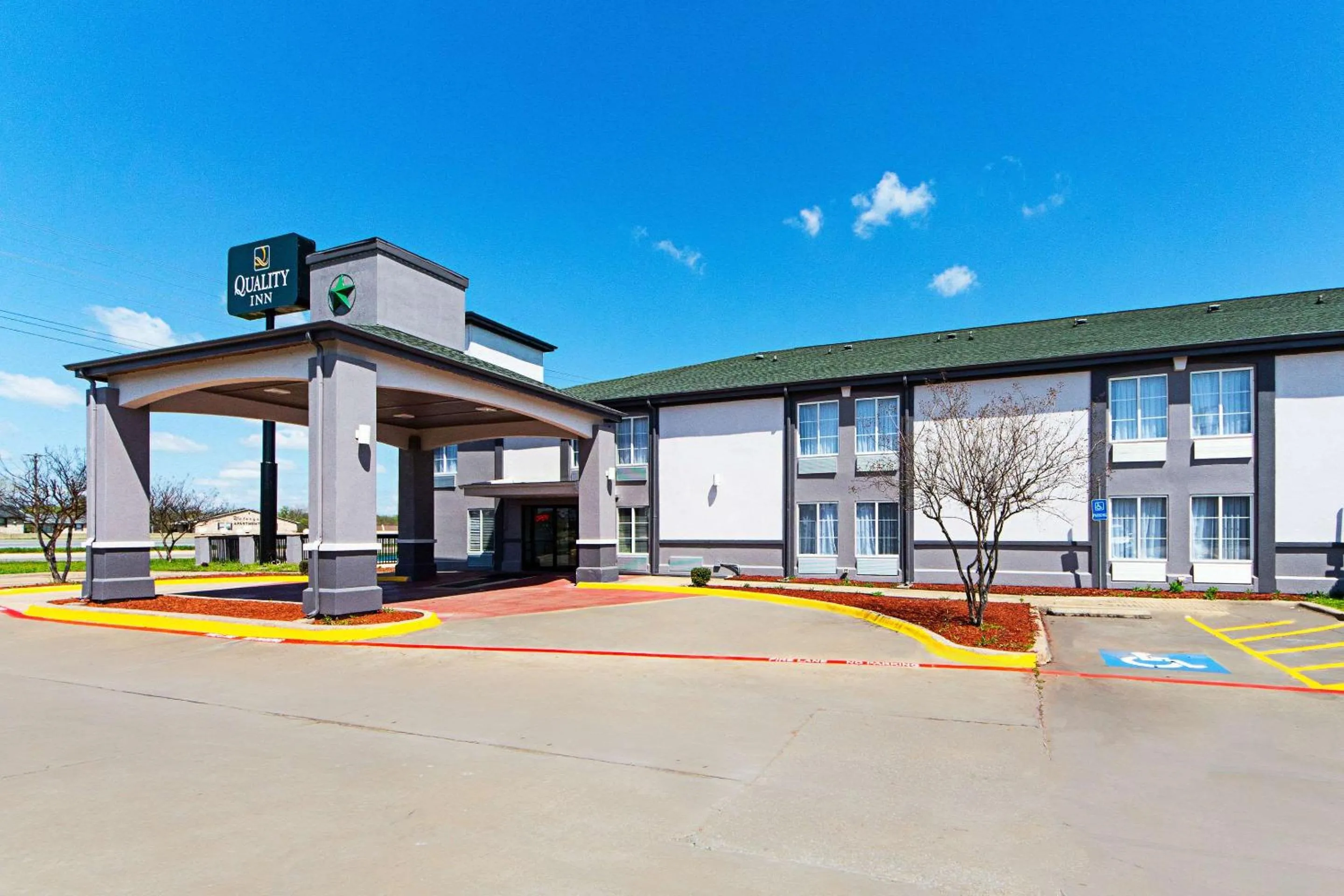 Property Building in Quality Inn Greenville I-30