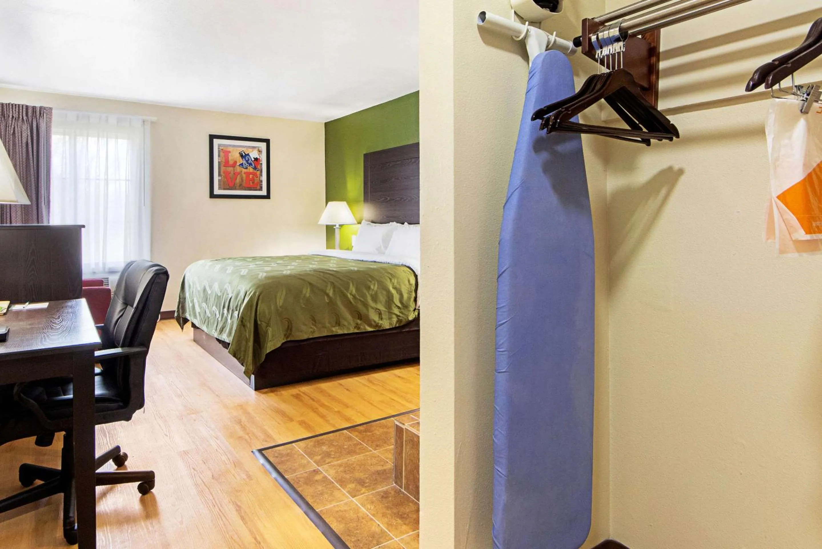 Photo of the whole room in Quality Inn Greenville I-30