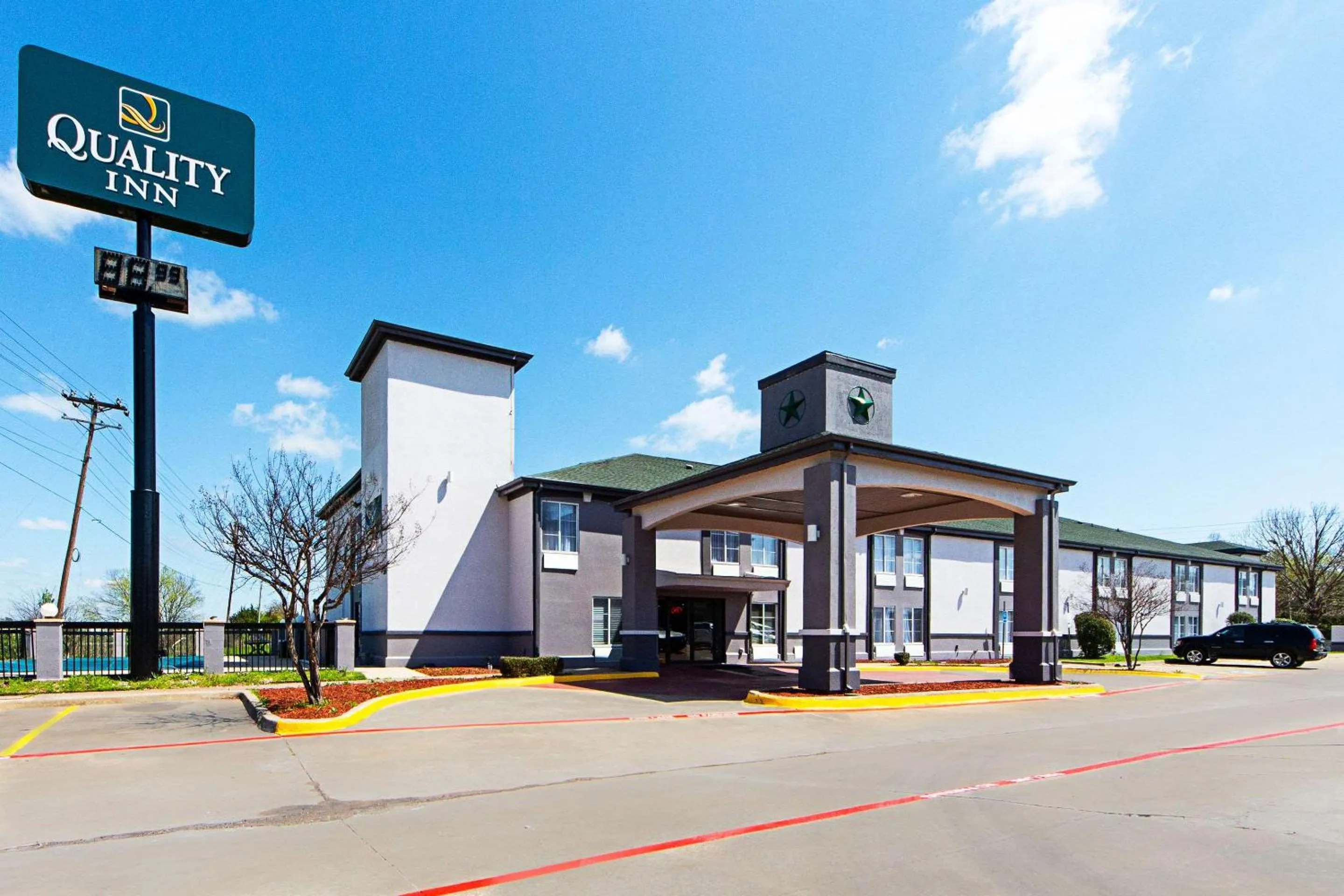 Property building in Quality Inn Greenville I-30