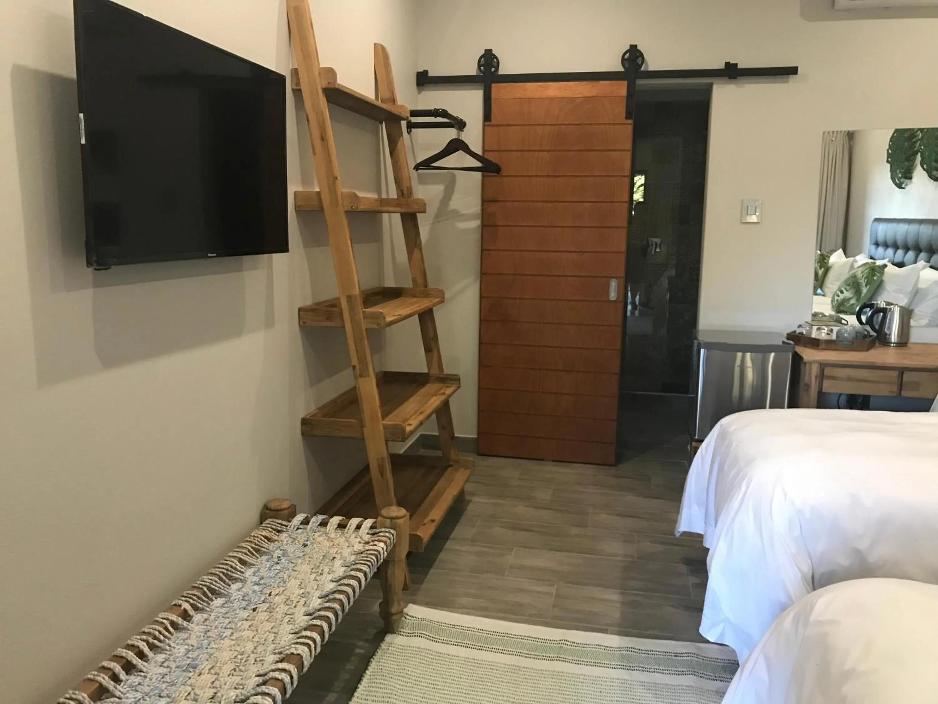 TV and multimedia, Bed in Lowveld Living Guesthouse