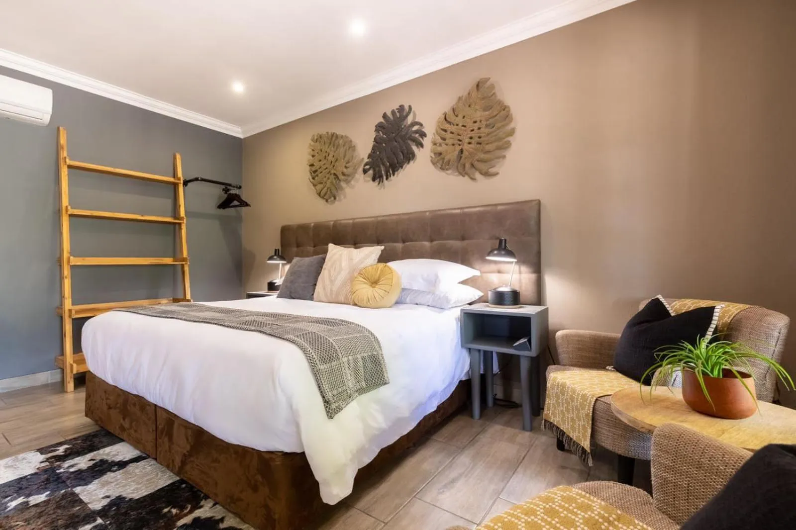Property building, Bed in Lowveld Living Guesthouse