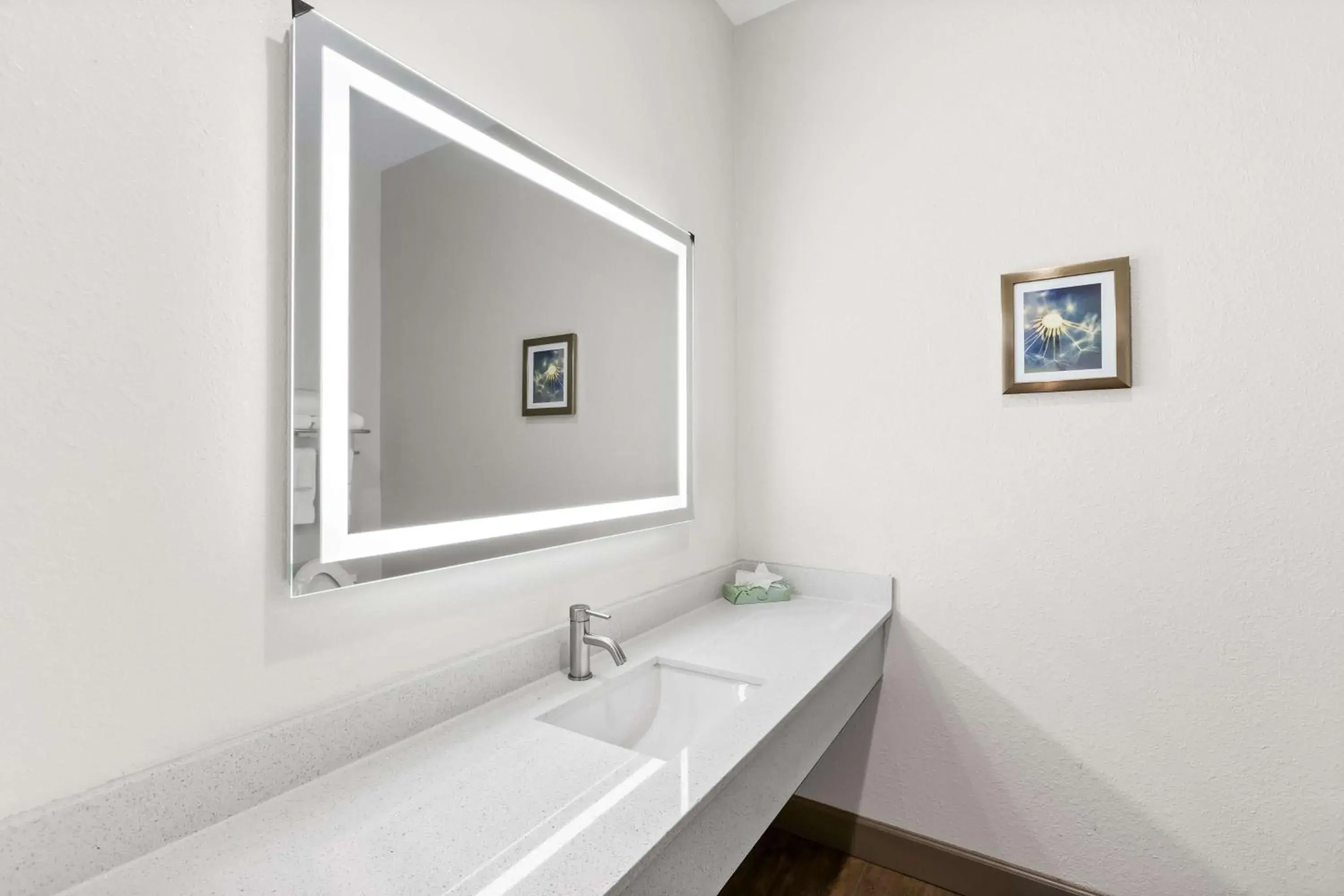 Queen Room with Two Queen Beds - Non-Smoking in Sonesta Essential La Porte Queen Room with Two Queen Beds - Non-Smoking in Sonesta Essential La Porte