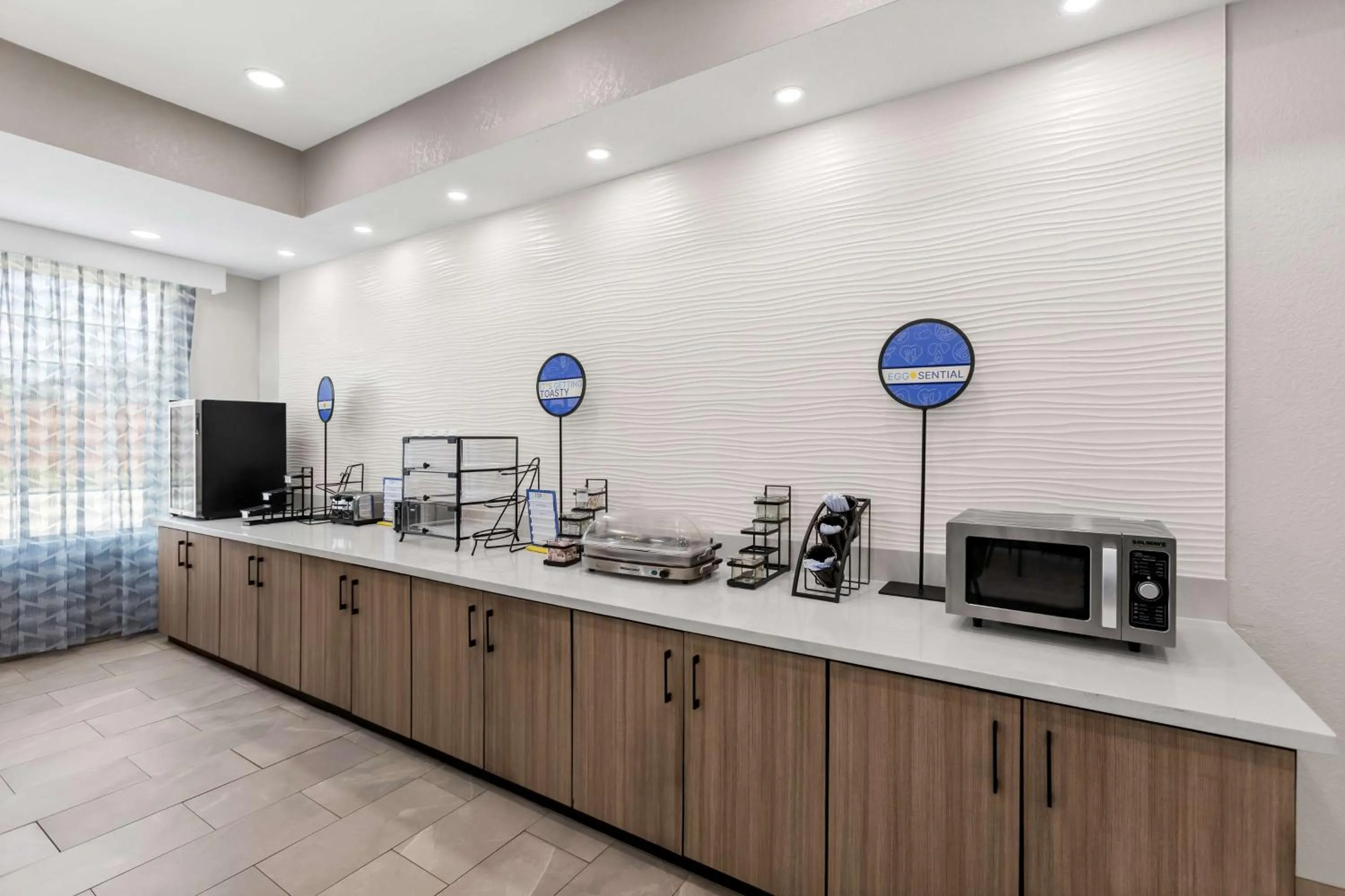 Food and drinks in Sonesta Essential La Porte