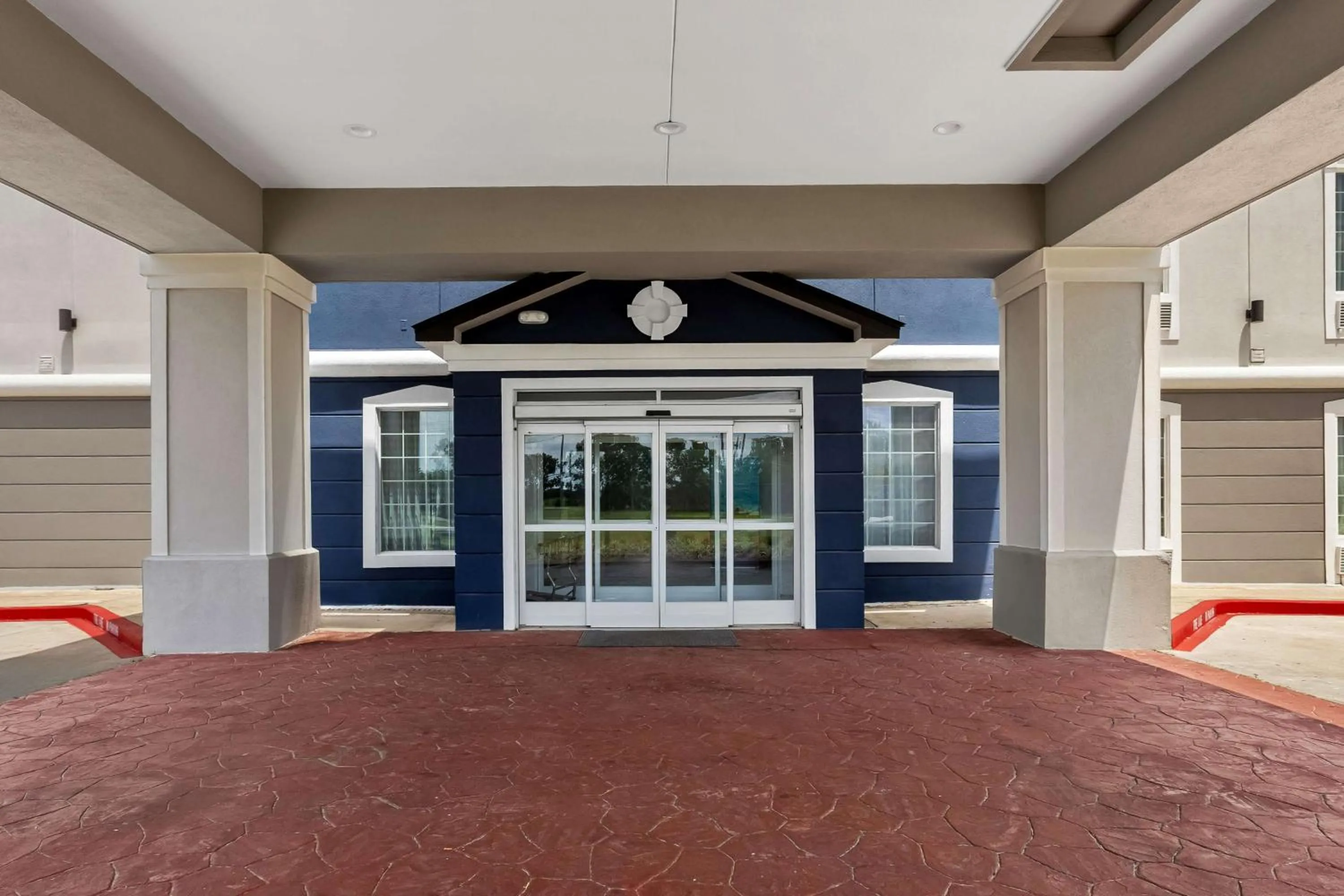 Property building in Sonesta Essential La Porte