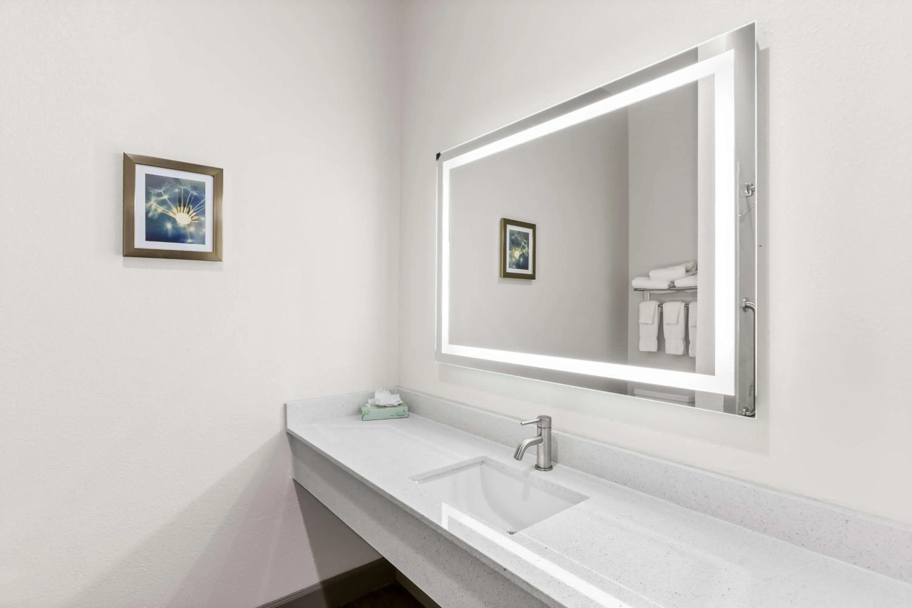 Bathroom in Sonesta Essential La Porte