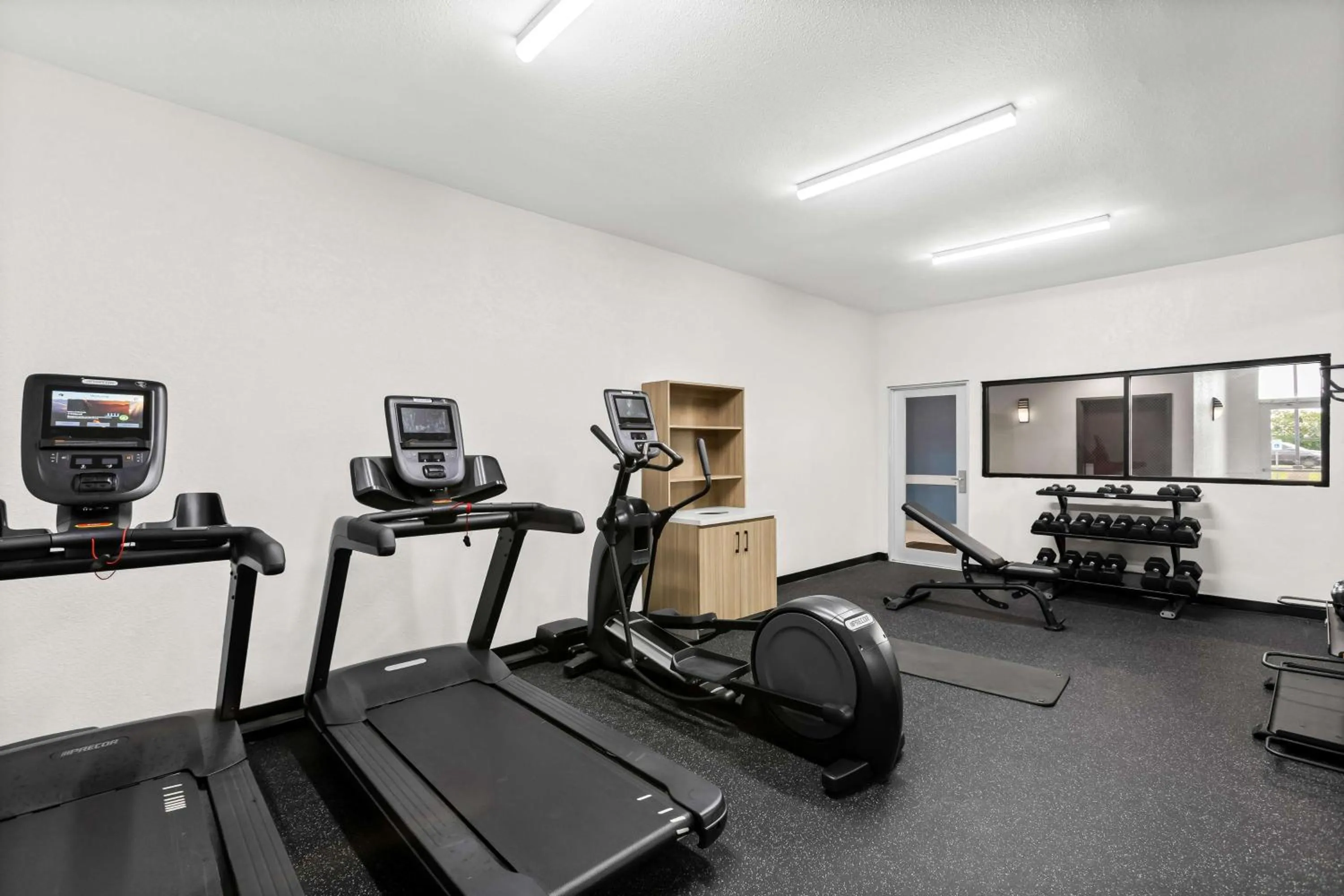 Fitness centre/facilities in Sonesta Essential La Porte