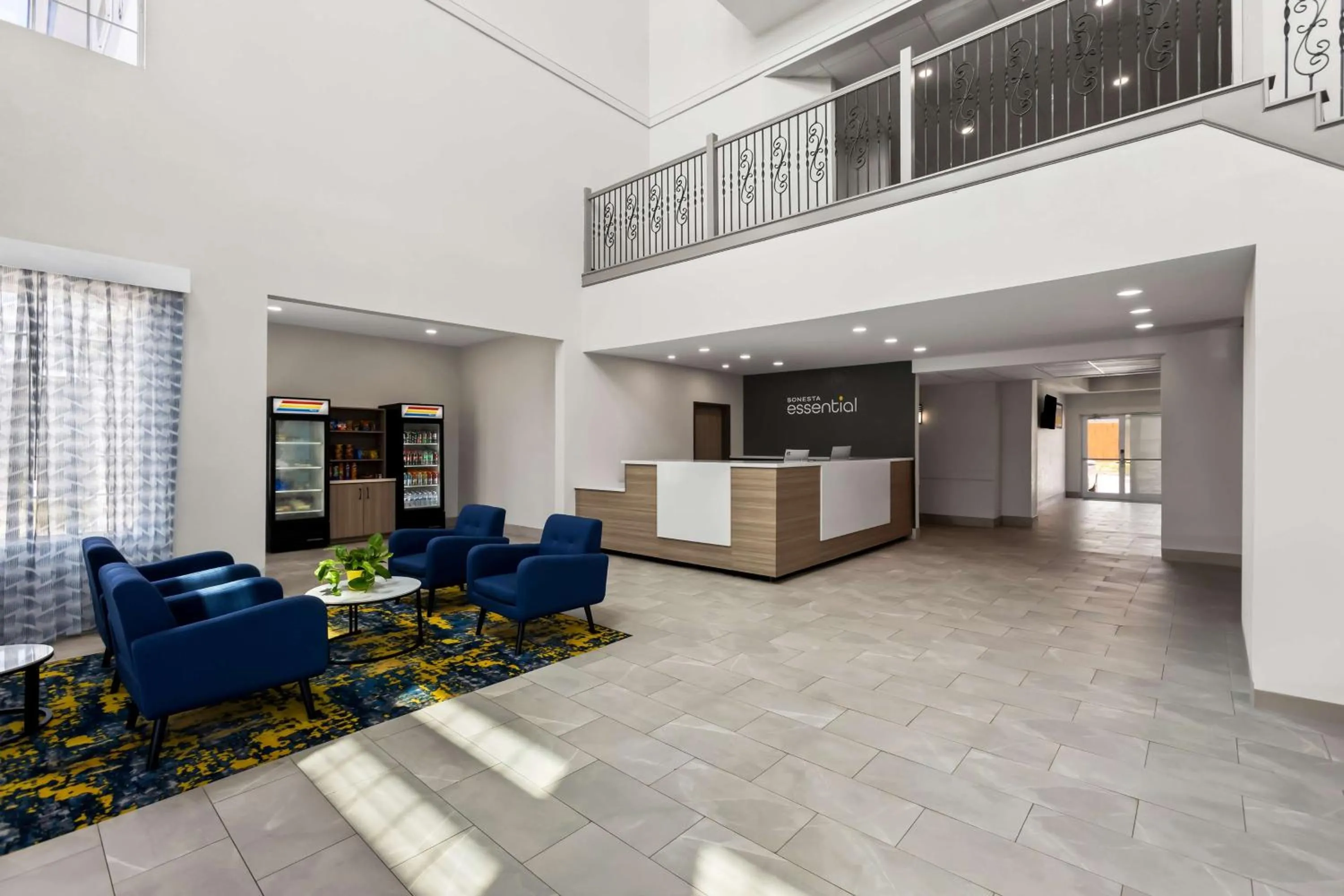 Lobby or reception in Sonesta Essential La Porte