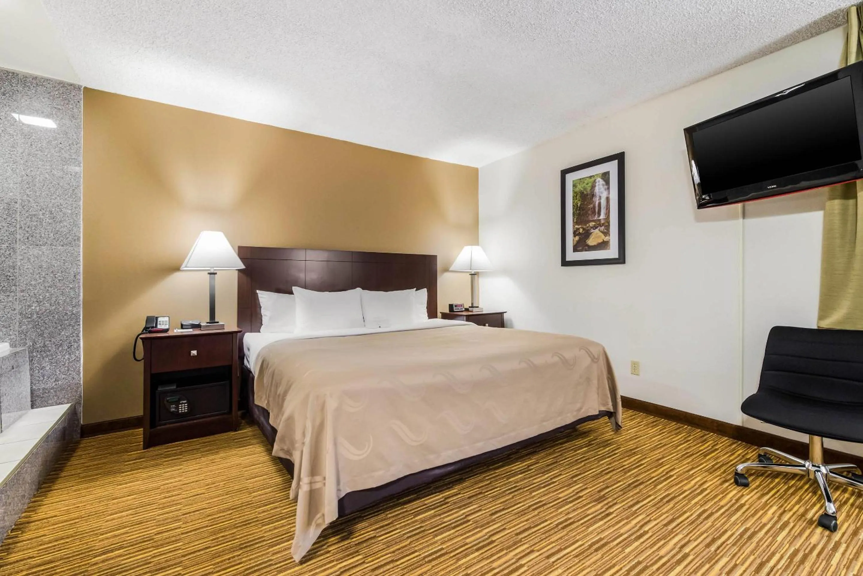 Bedroom, Bed in Quality Inn & Suites Lacey Olympia