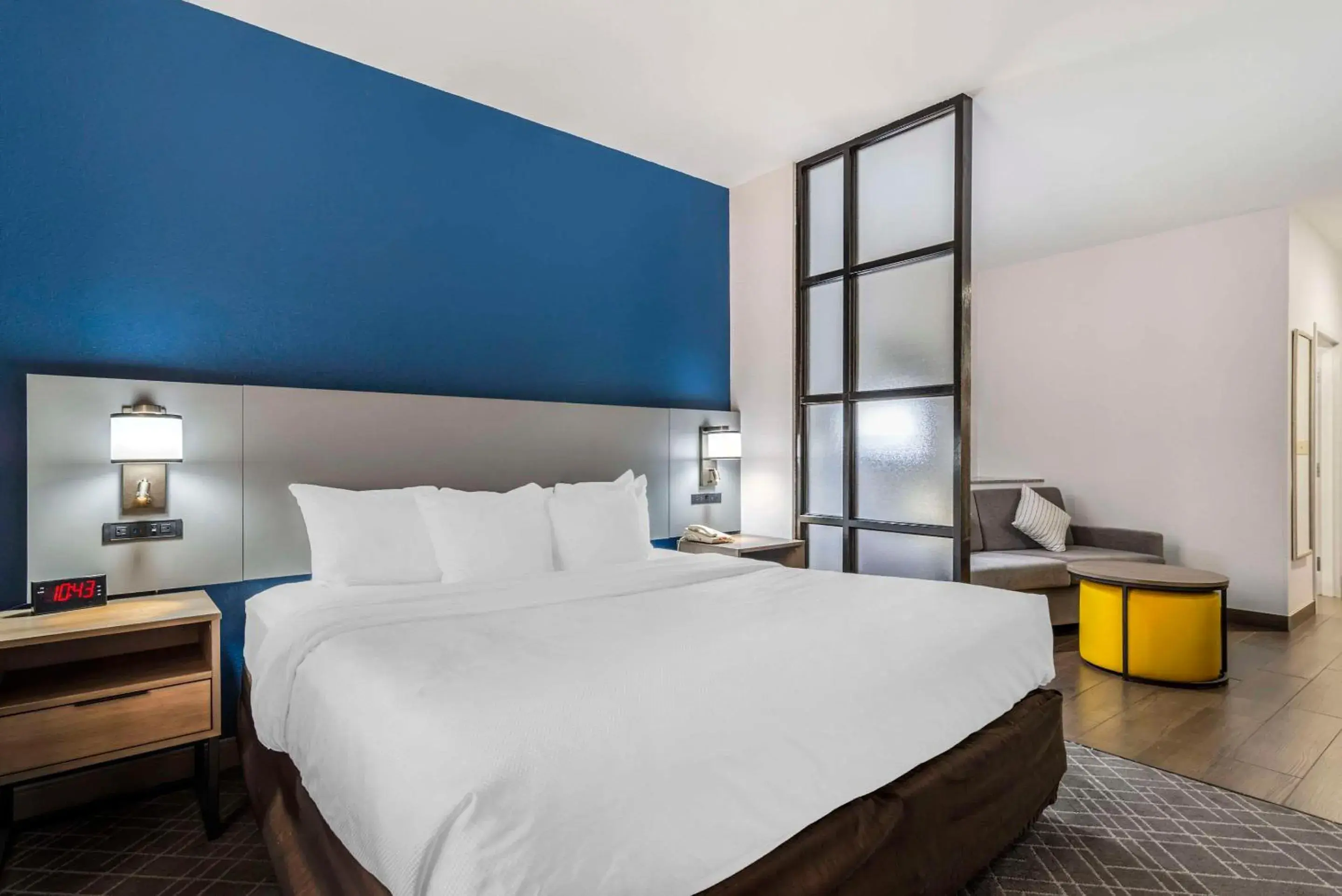 King Suite - Non-Smoking in Comfort Suites Macon Northwest King Suite - Non-Smoking in Comfort Suites Macon Northwest