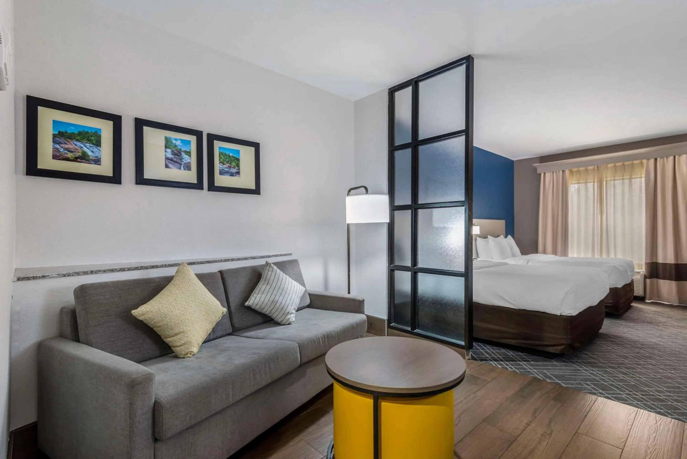 Bedroom, Bed in Comfort Suites Macon Northwest