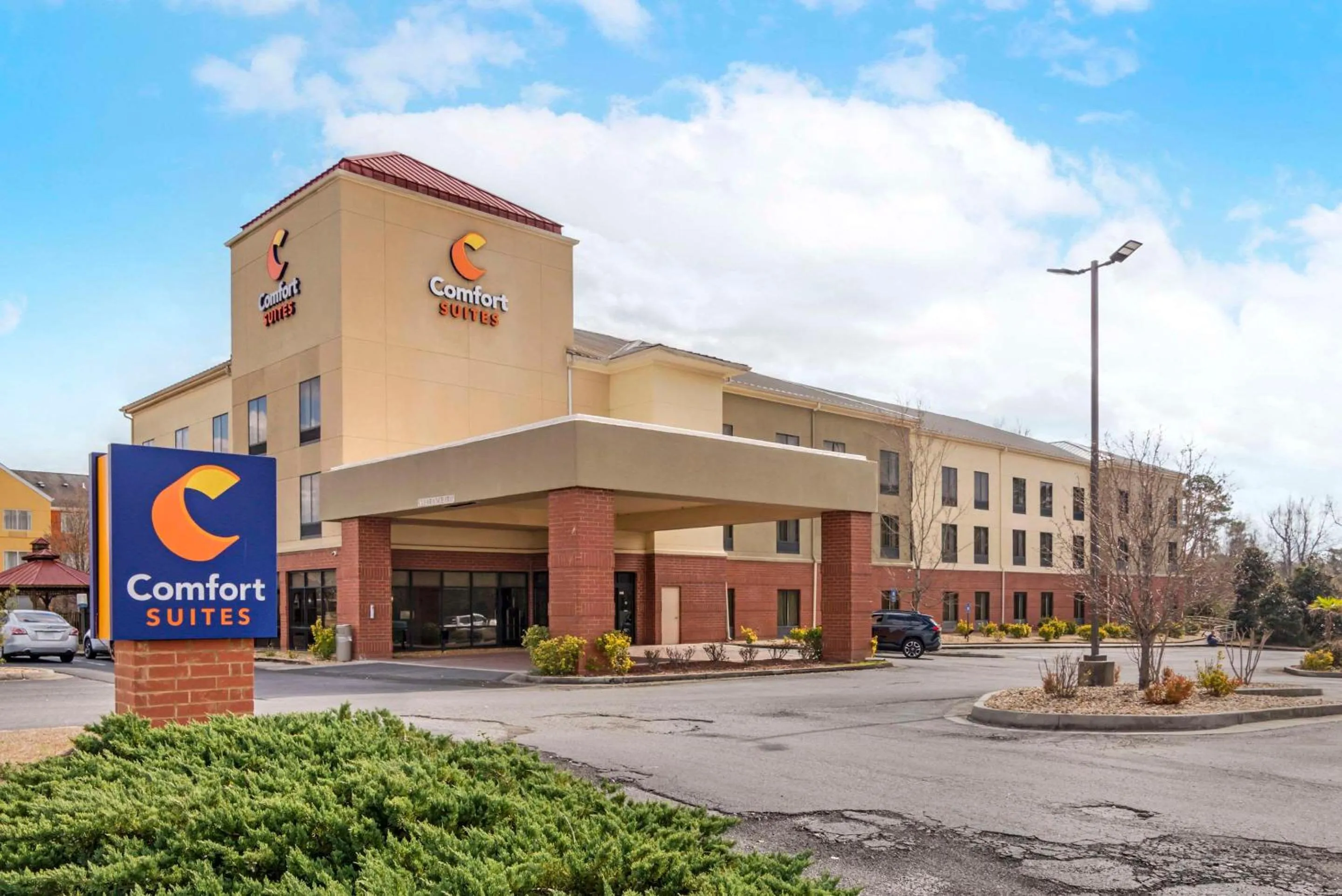 Property building in Comfort Suites Macon Northwest