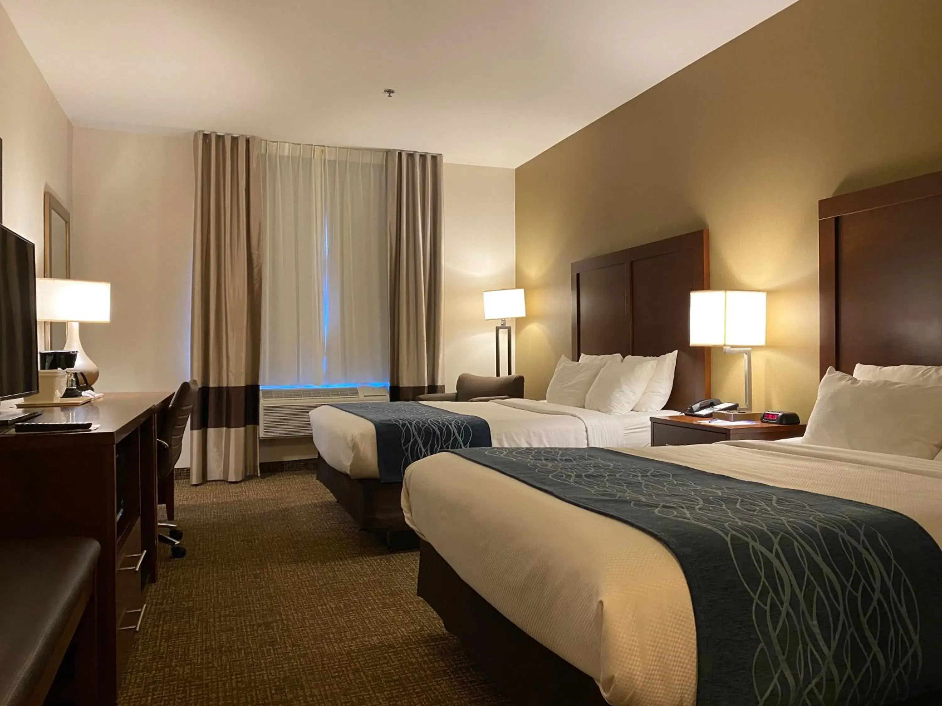 Standard Queen Room with Two Queen Beds - Non-Smoking in Comfort Inn Marina on the Monterey Bay Standard Queen Room with Two Queen Beds - Non-Smoking in Comfort Inn Marina on the Monterey Bay