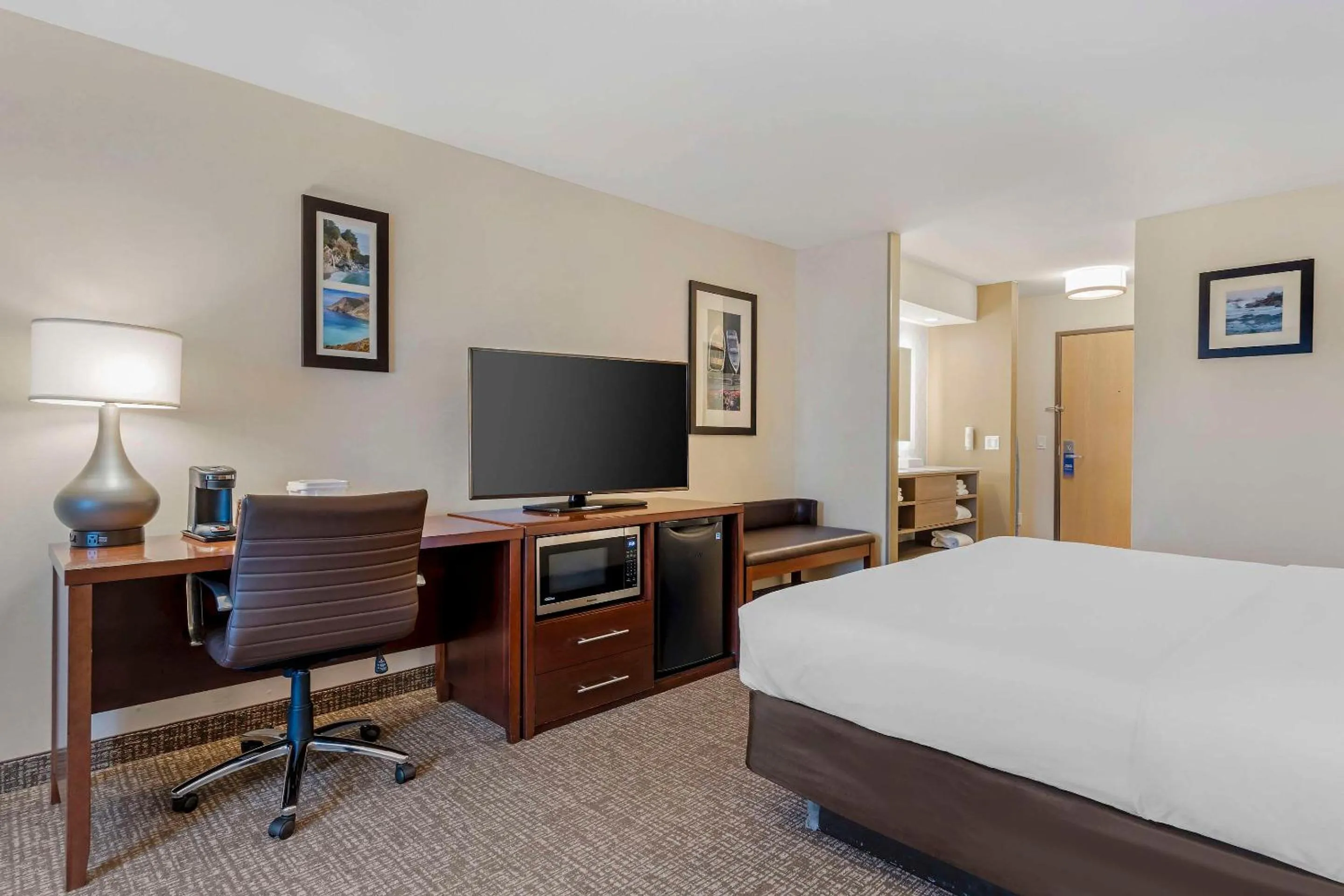 Bedroom, Bed in Comfort Inn Marina on the Monterey Bay