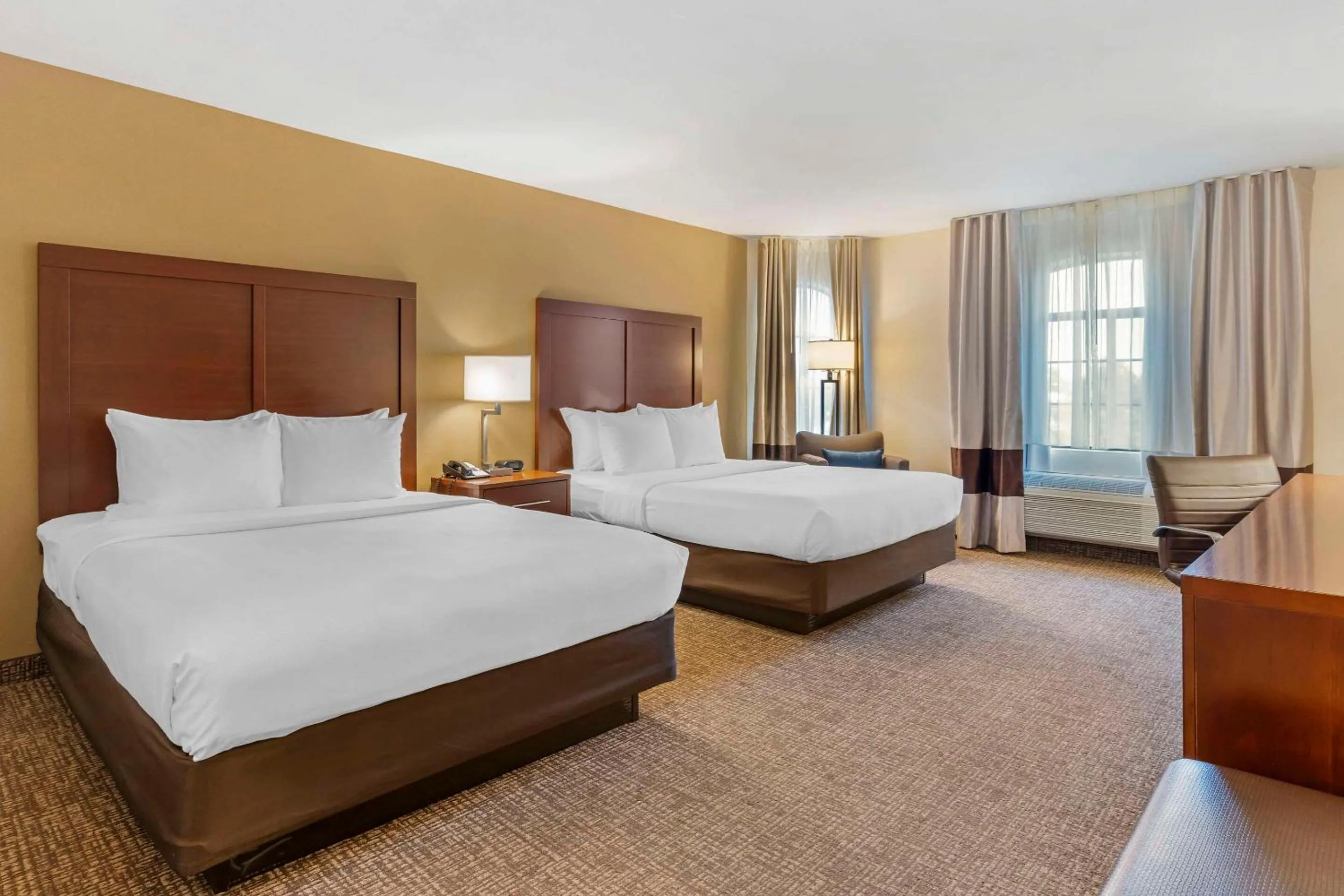 Bedroom, Bed in Comfort Inn Marina on the Monterey Bay