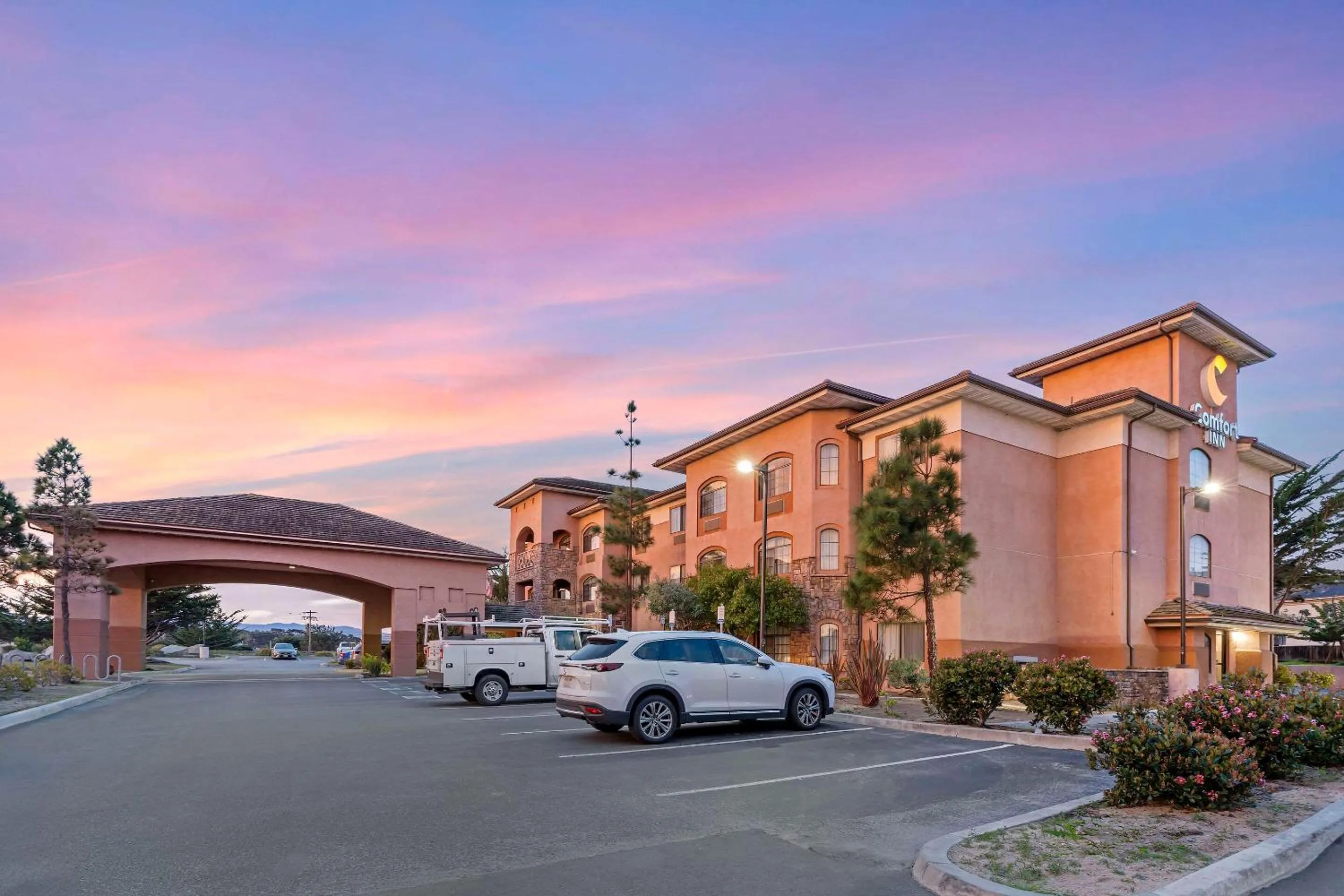 Property building in Comfort Inn Marina on the Monterey Bay