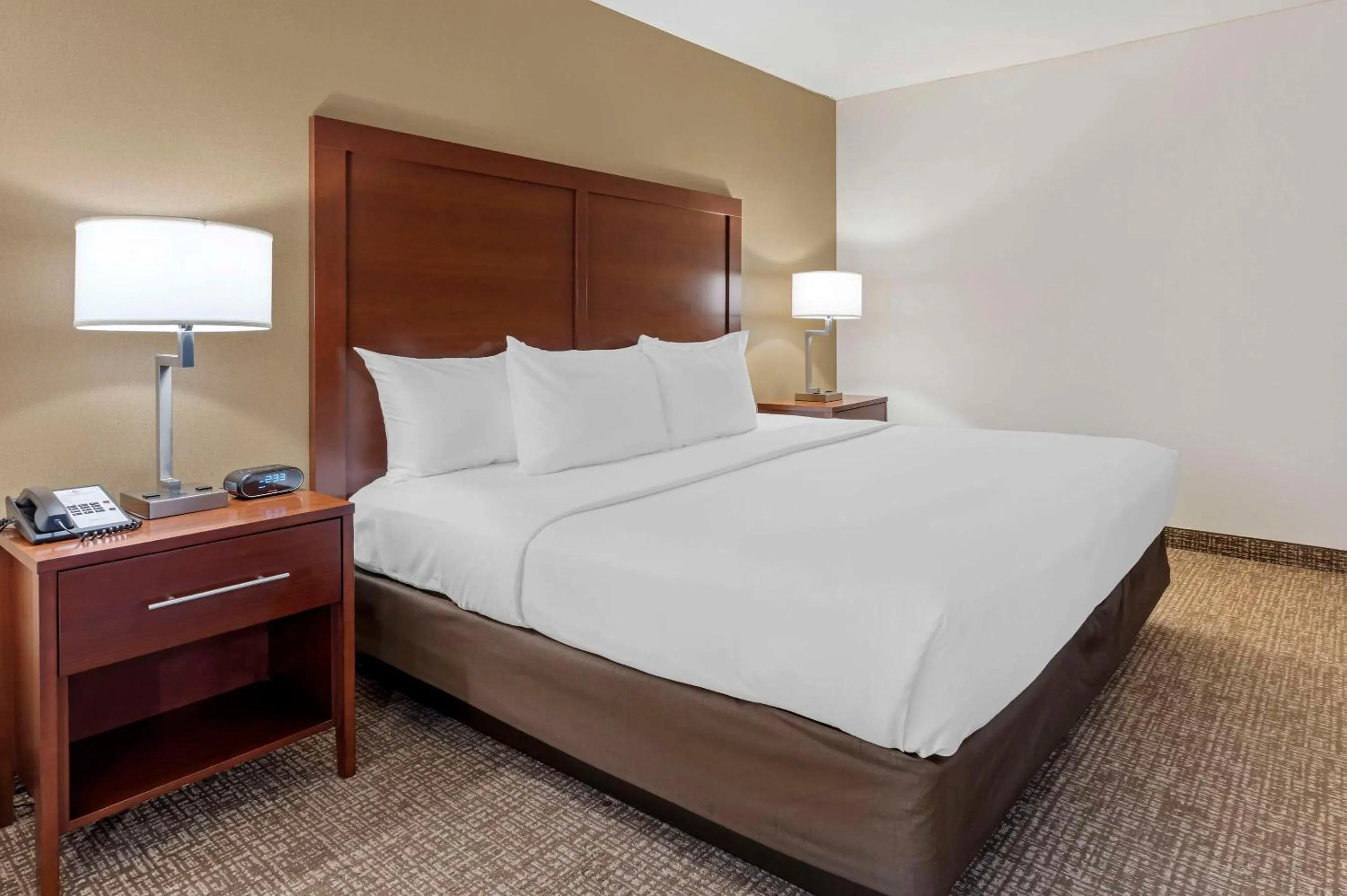 Bedroom, Bed in Comfort Inn Marina on the Monterey Bay