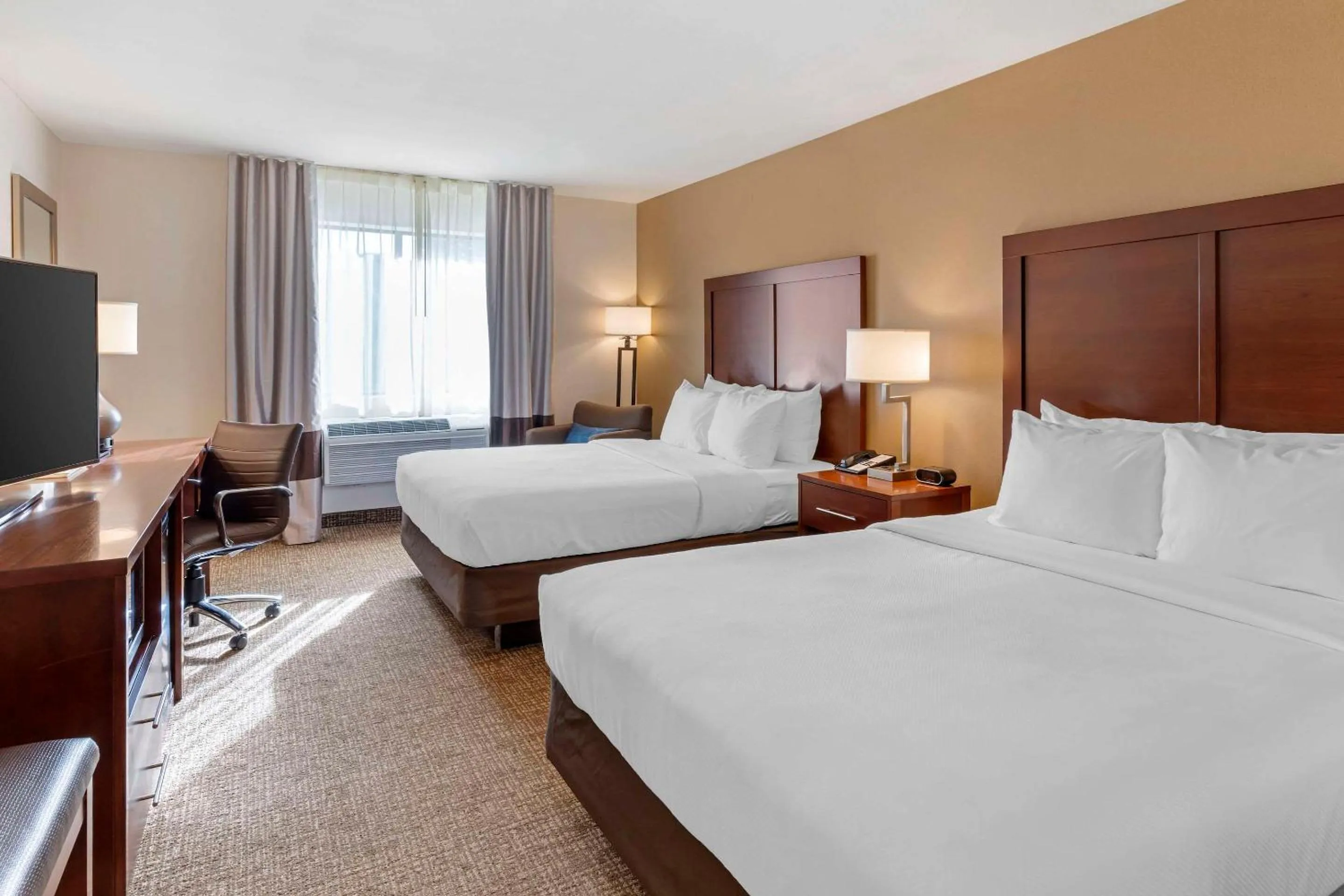 Bedroom, Bed in Comfort Inn Marina on the Monterey Bay