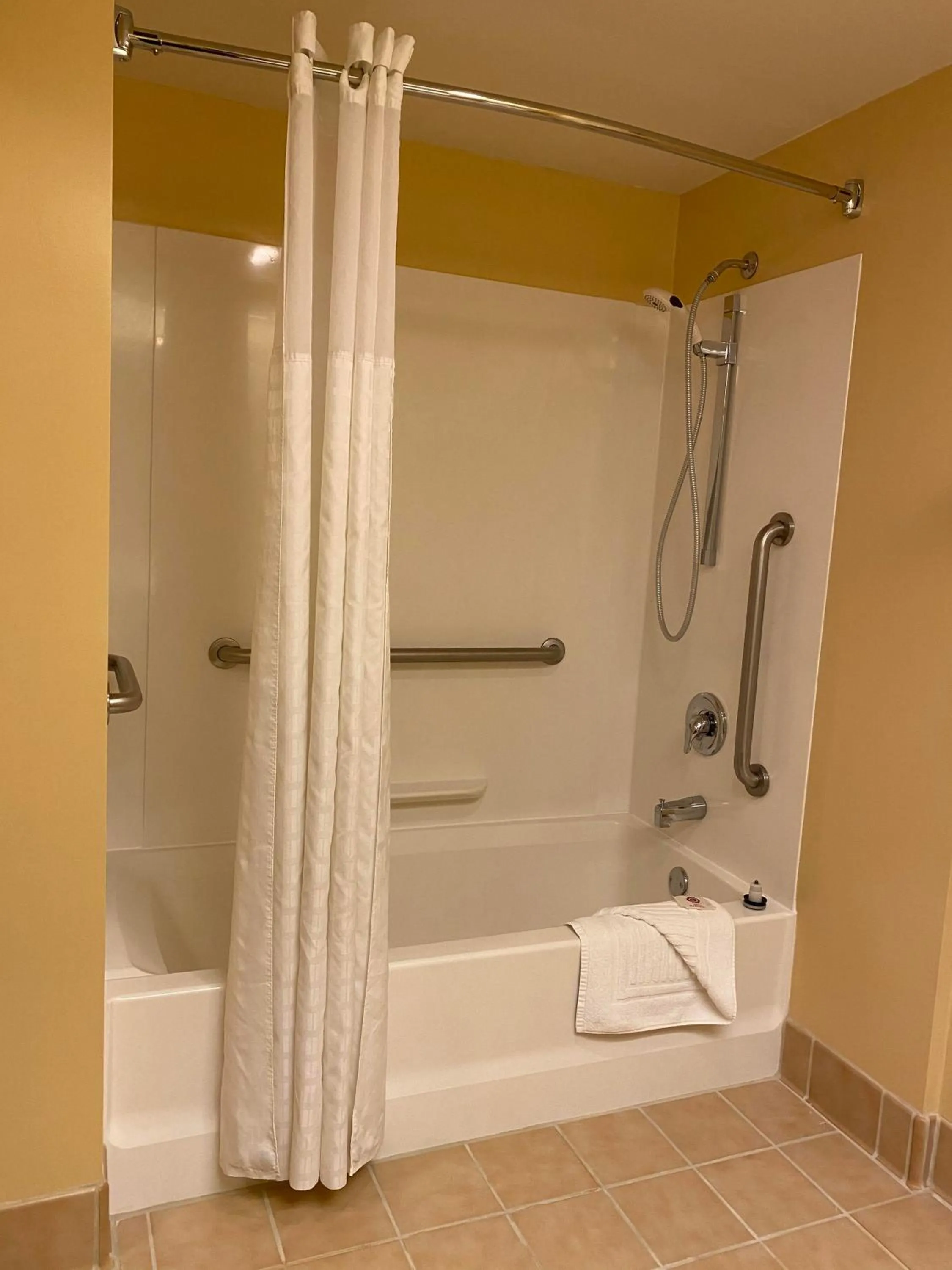 Bathroom in Comfort Inn Marina on the Monterey Bay