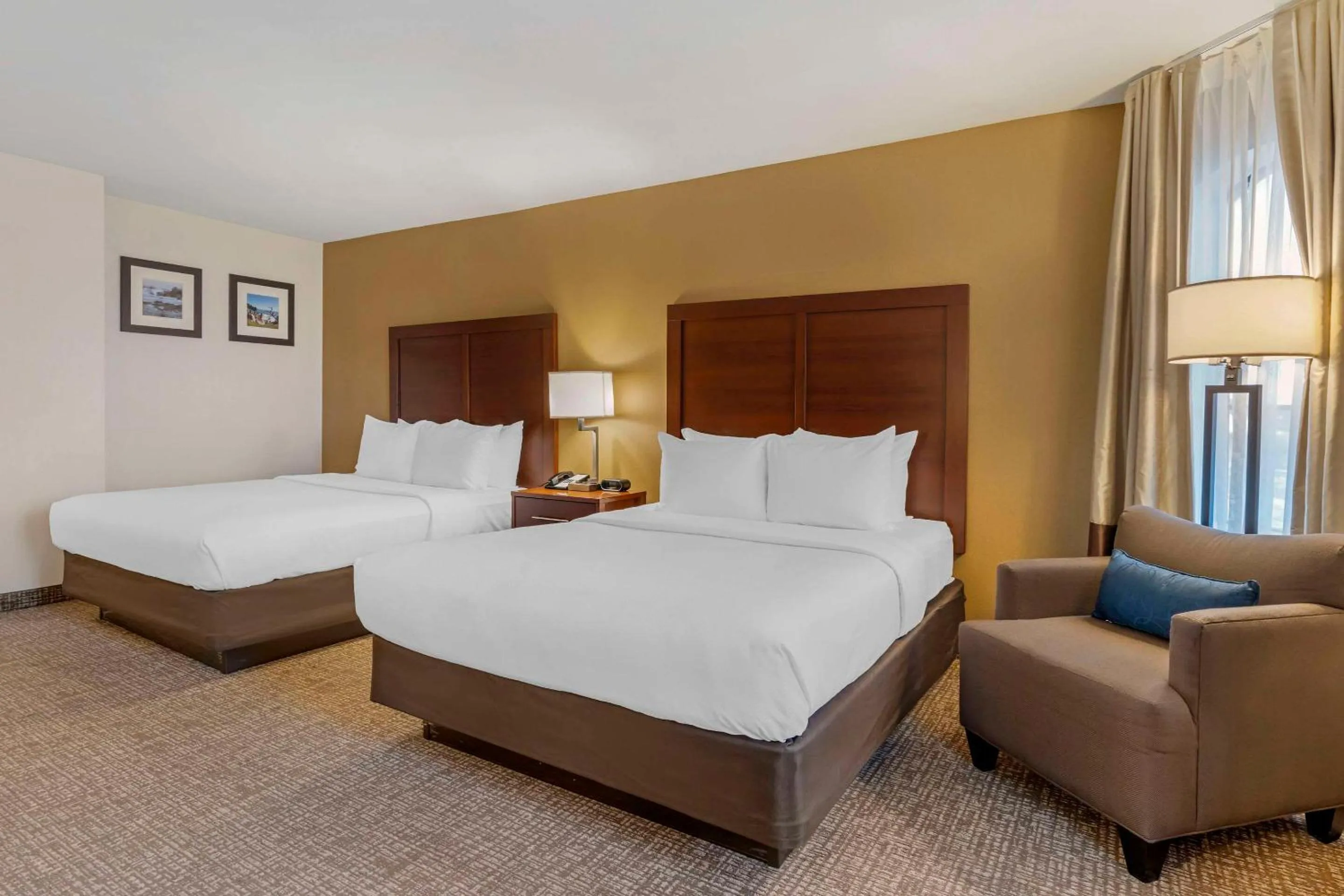 Bedroom, Bed in Comfort Inn Marina on the Monterey Bay