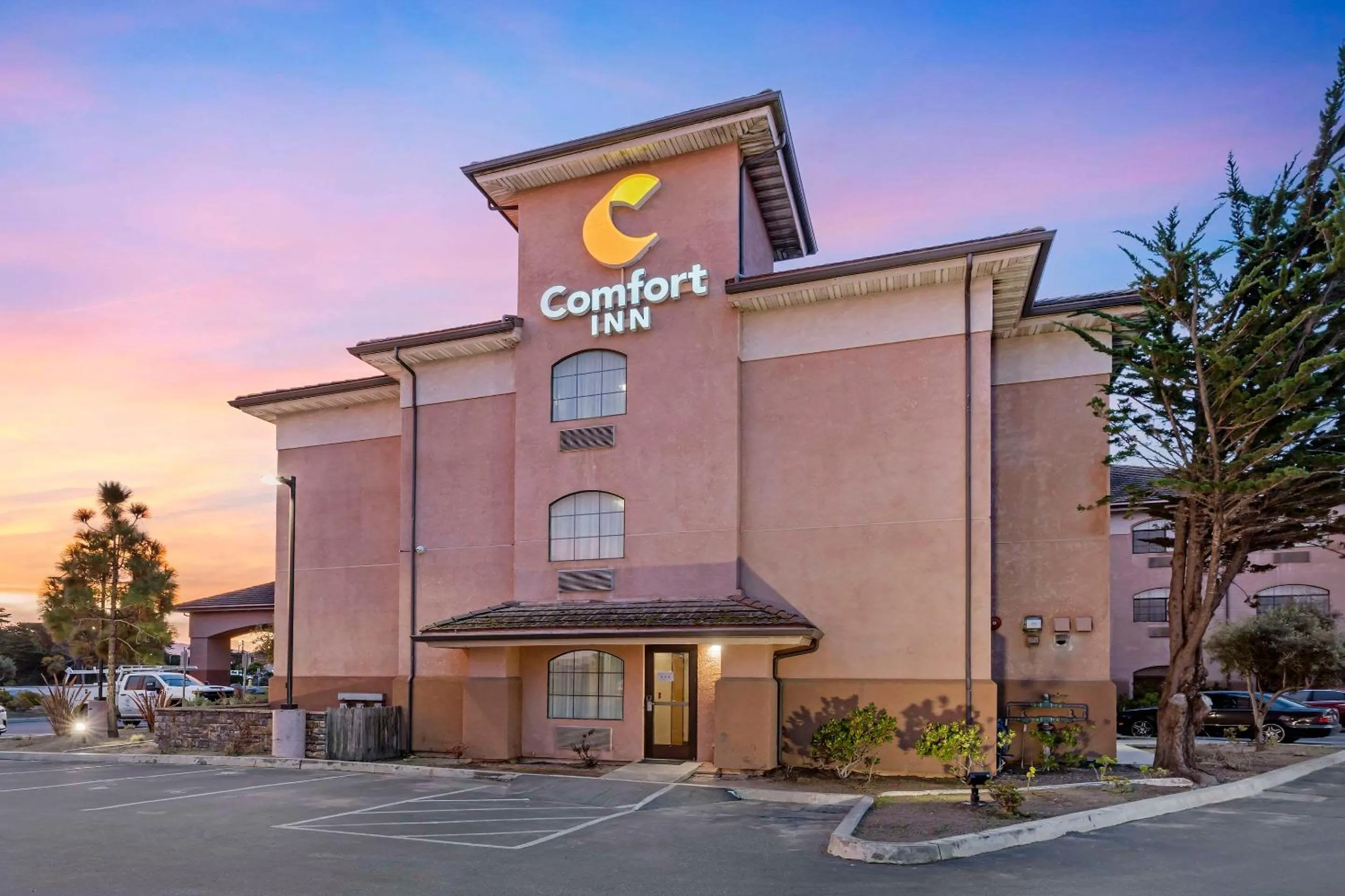Property building in Comfort Inn Marina on the Monterey Bay