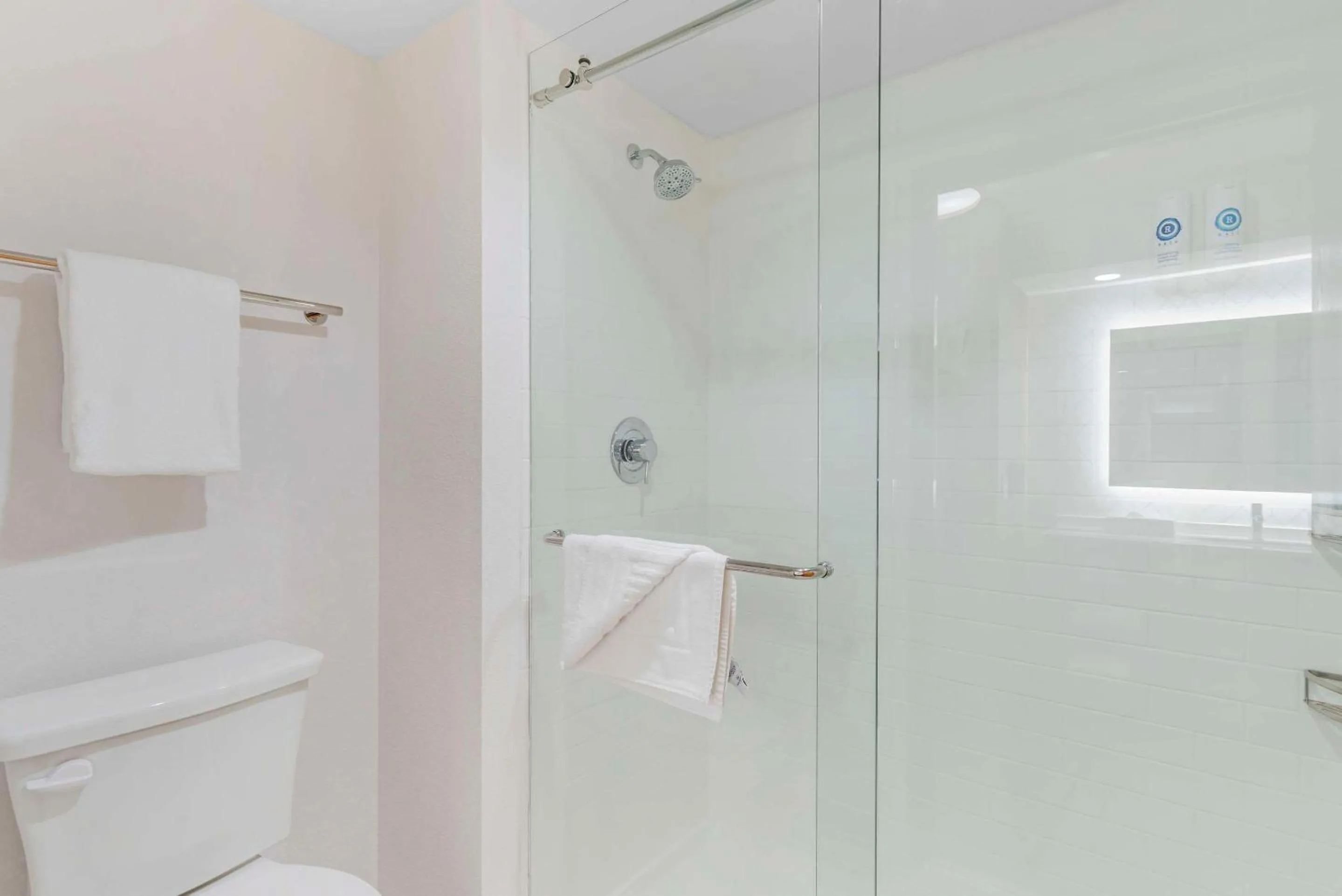 Bedroom in Comfort Inn Marina on the Monterey Bay