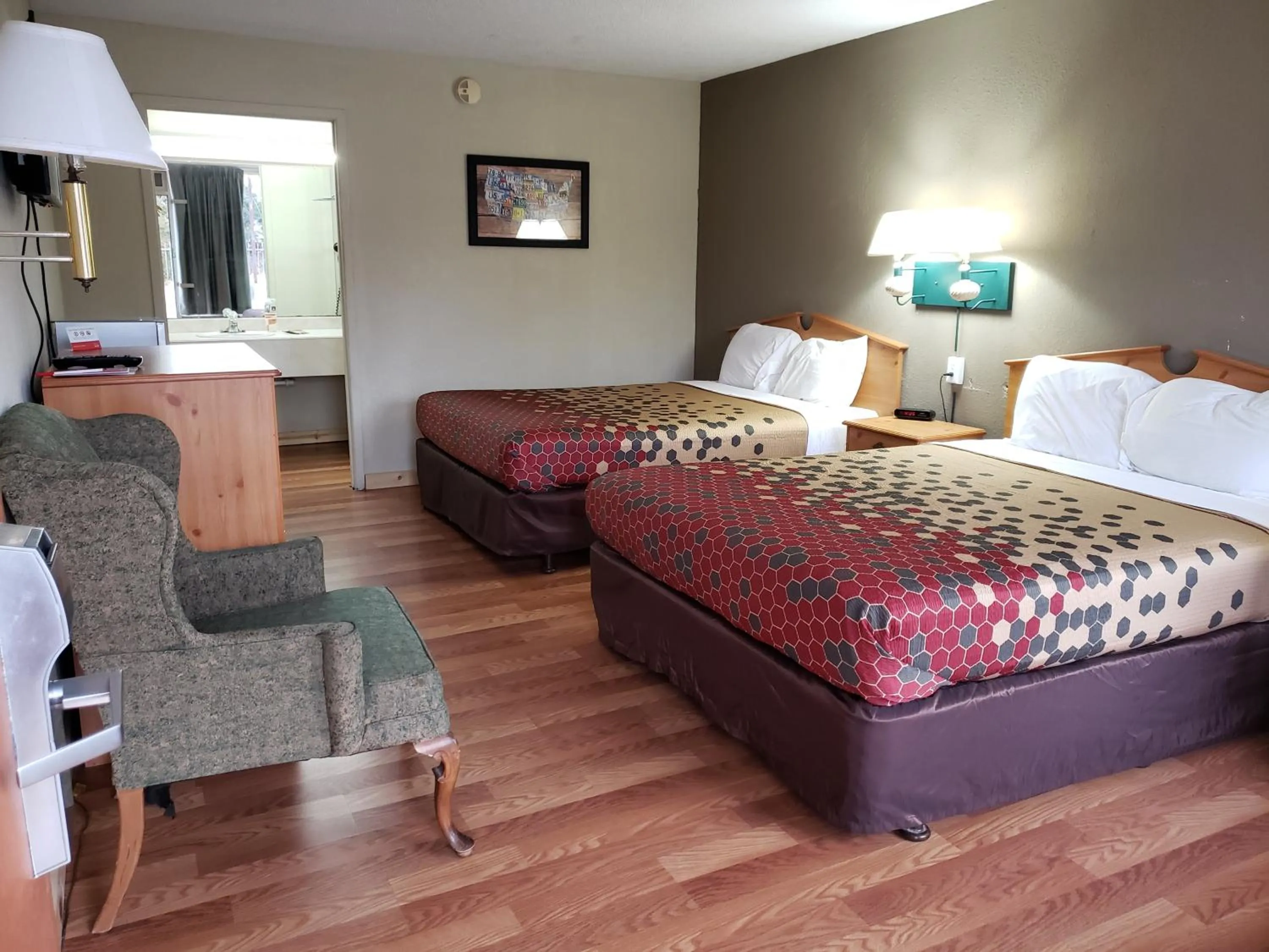 Bedroom, Bed in Mountain Home Inn