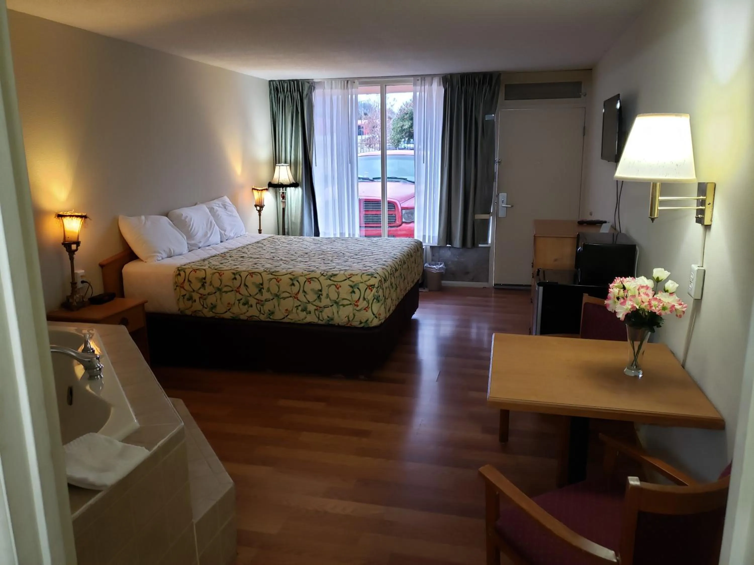 Bedroom, Bed in Mountain Home Inn