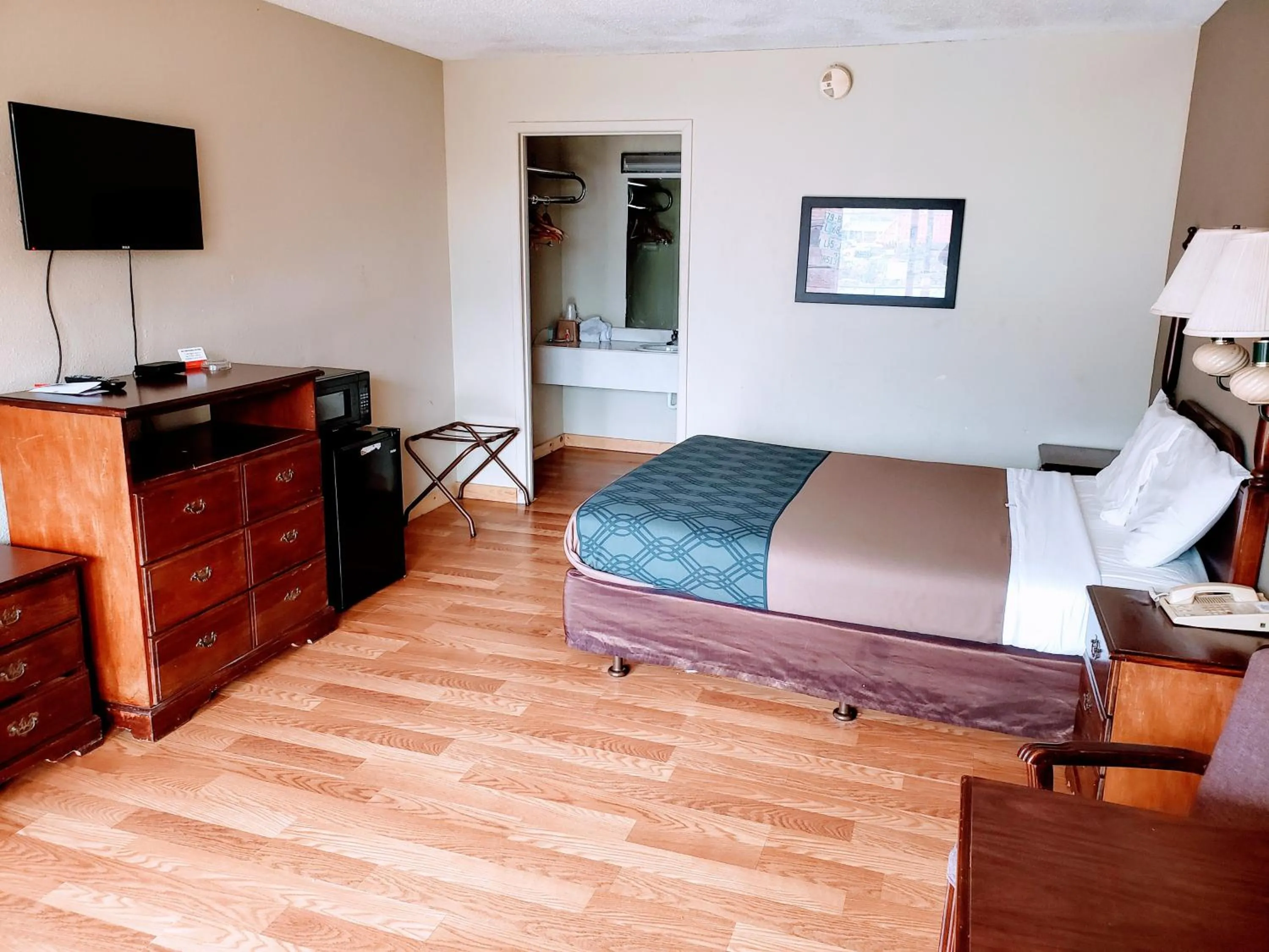 Bedroom, Bed in Mountain Home Inn