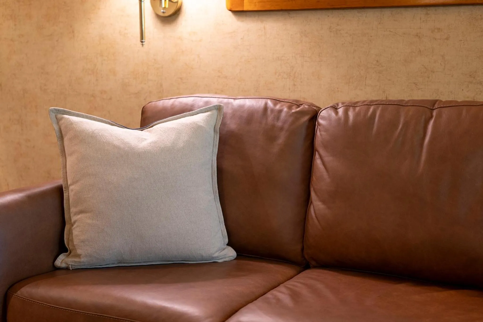 Living room in Olympic Village Inn Olympic Valley