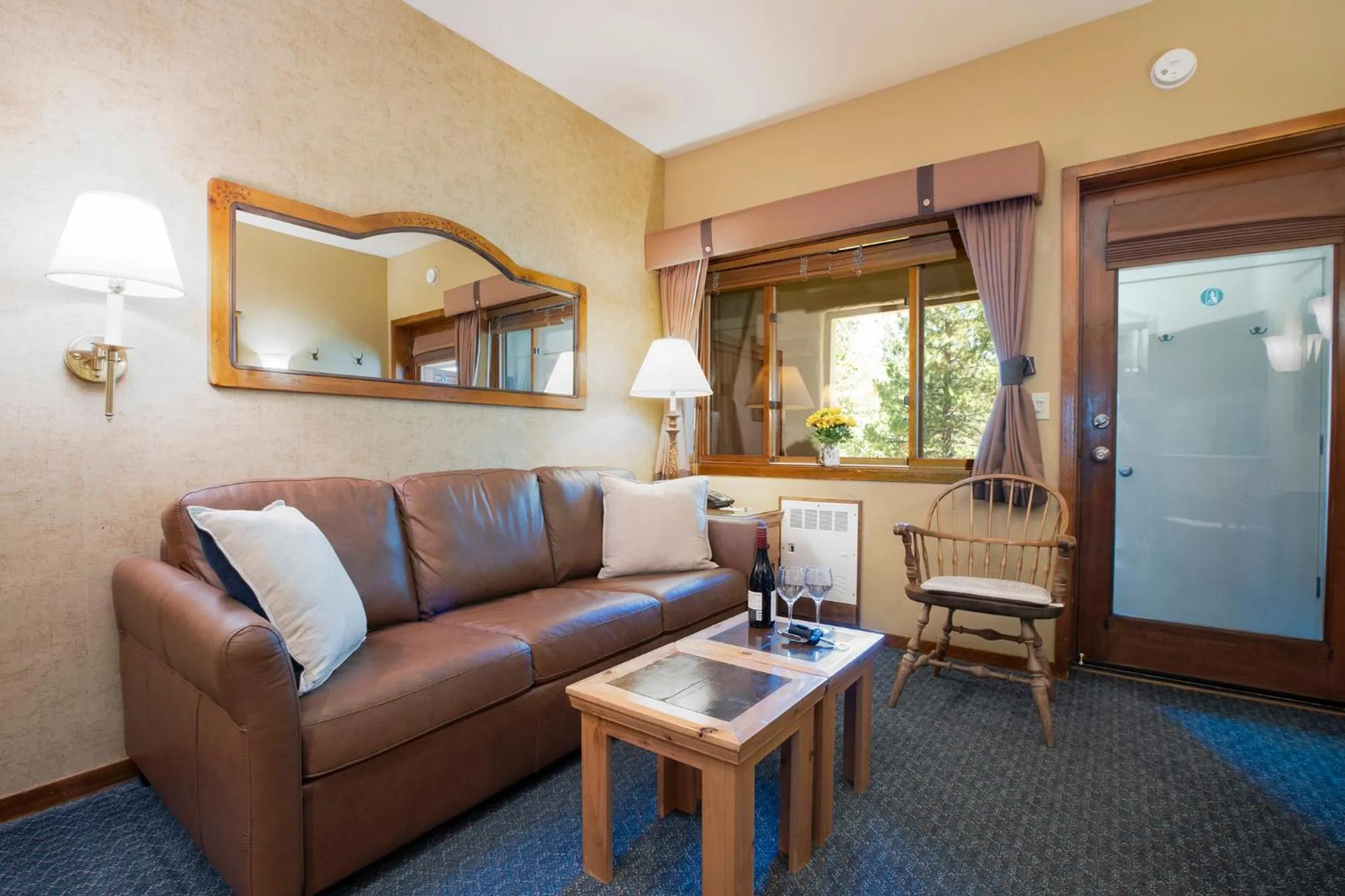 Living room in Olympic Village Inn Olympic Valley